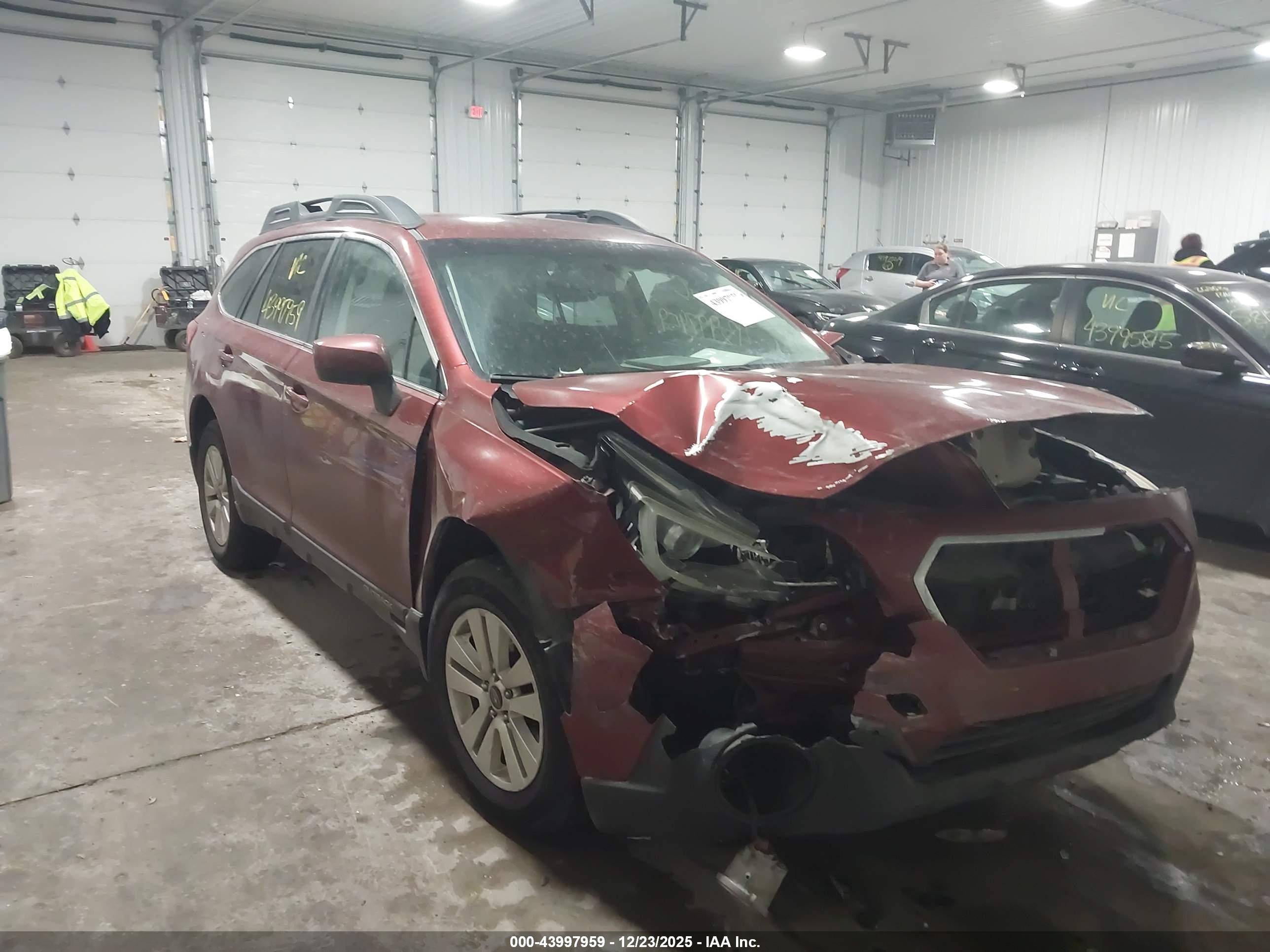 SUBARU OUTBACK image 6