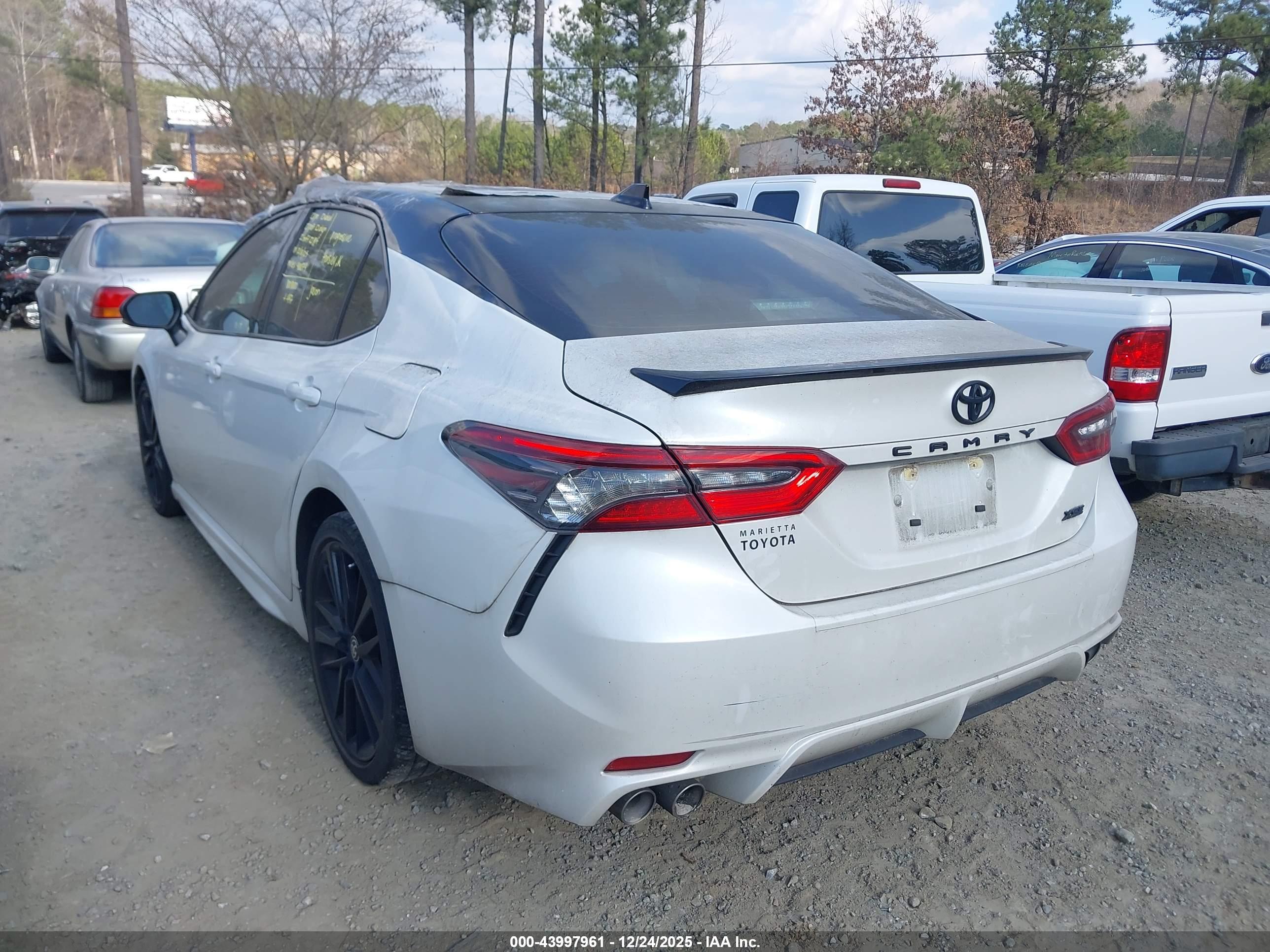 TOYOTA CAMRY image 3