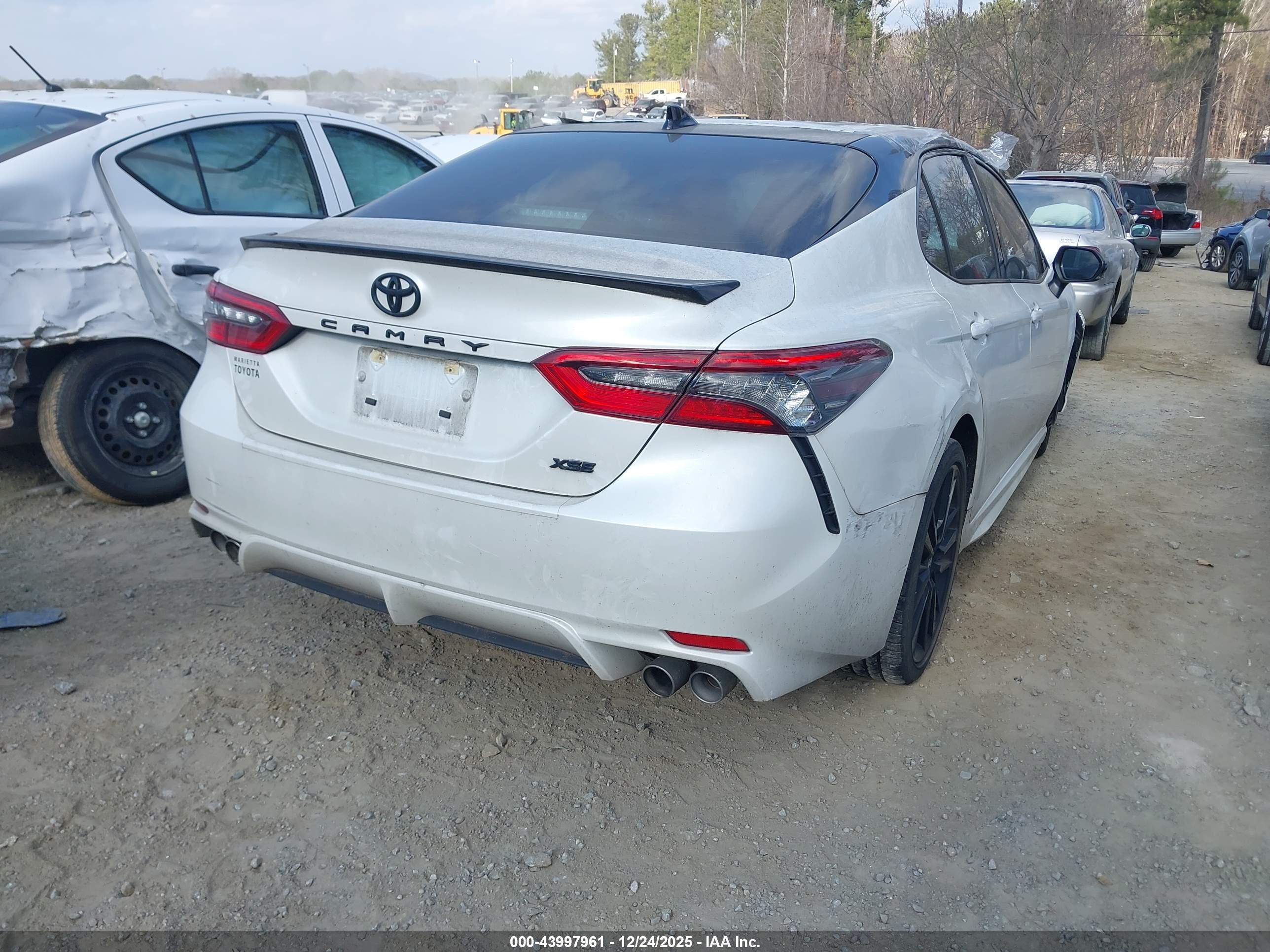TOYOTA CAMRY image 4