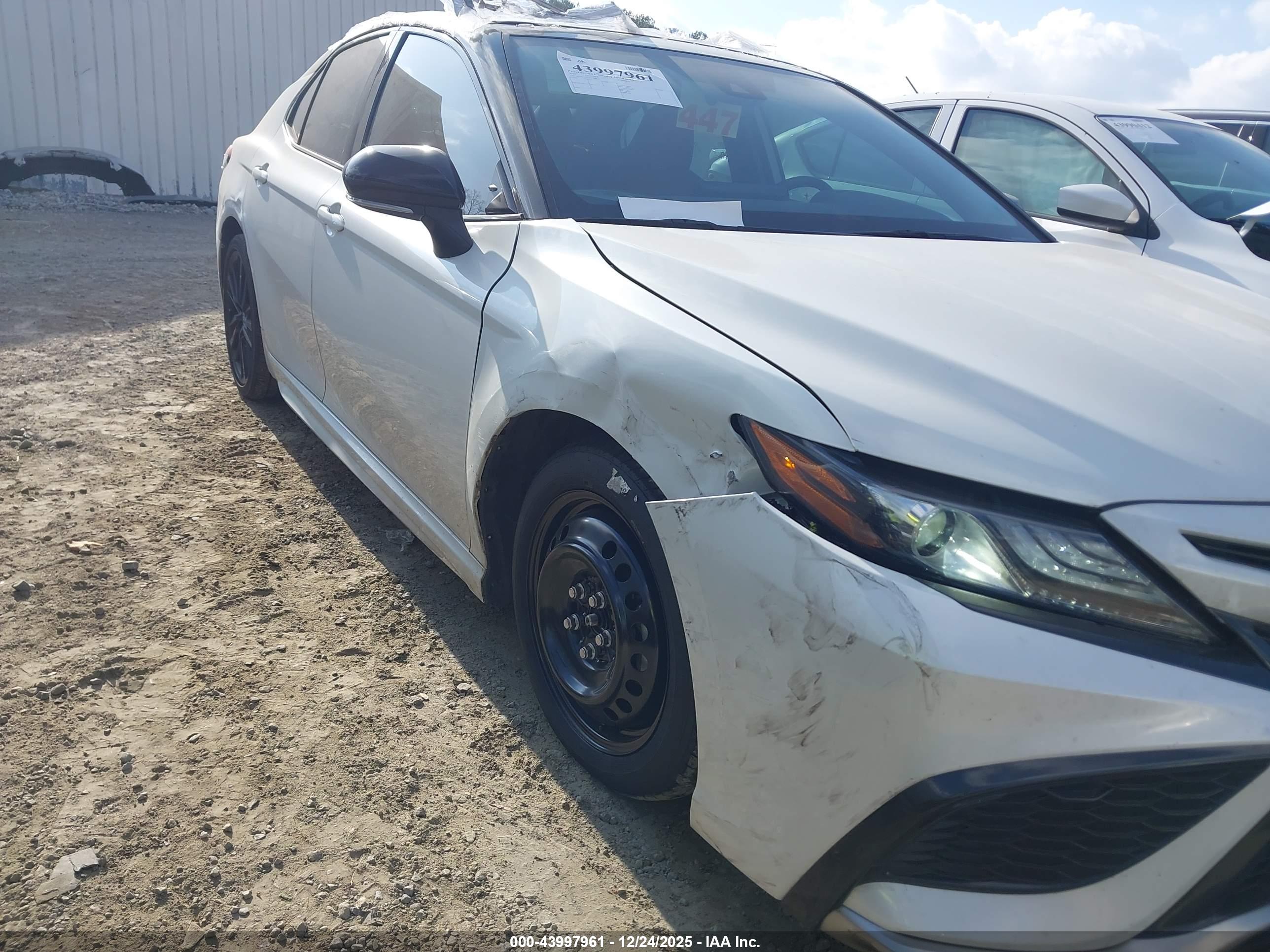 TOYOTA CAMRY image 6
