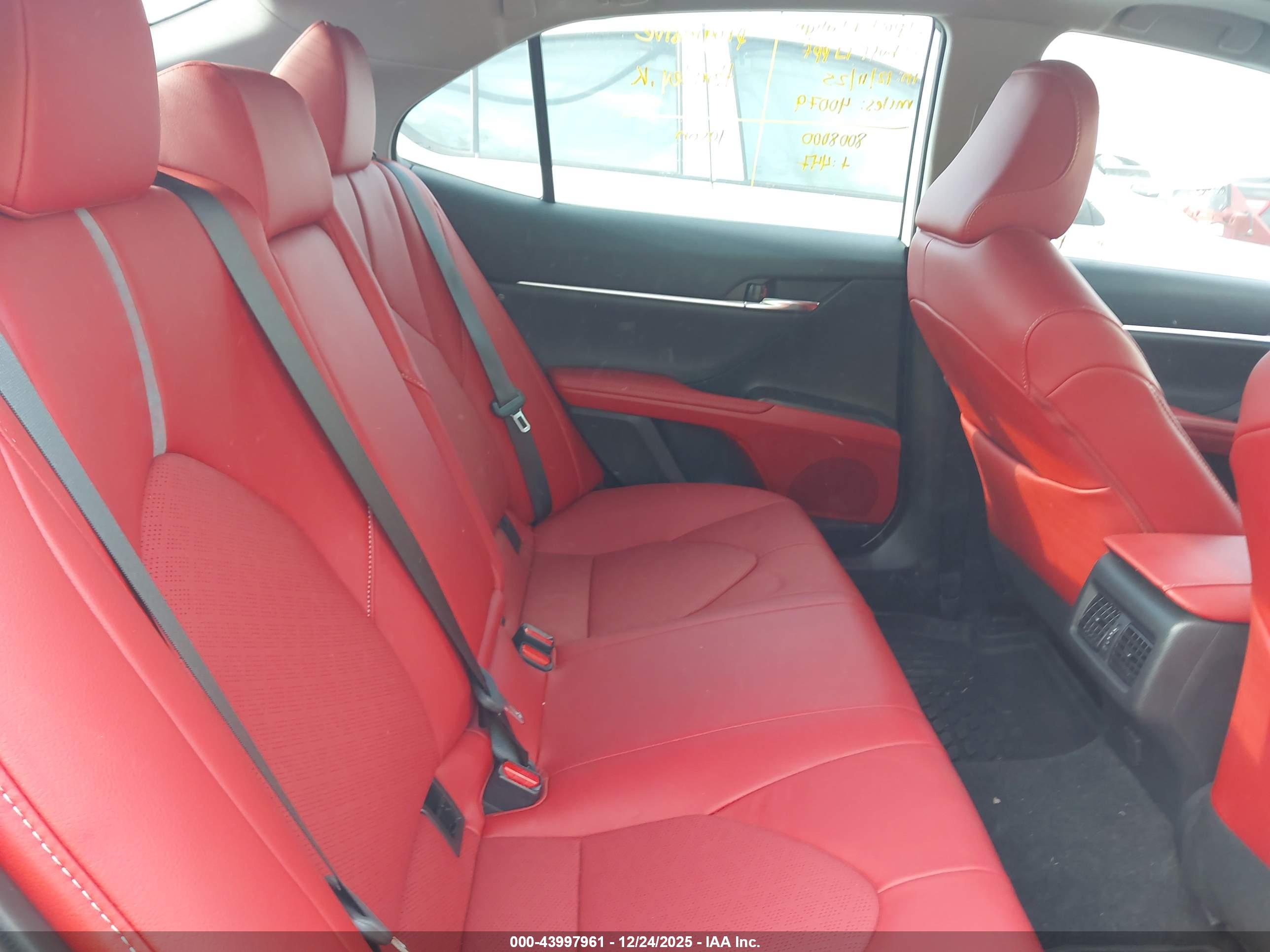 TOYOTA CAMRY image 8