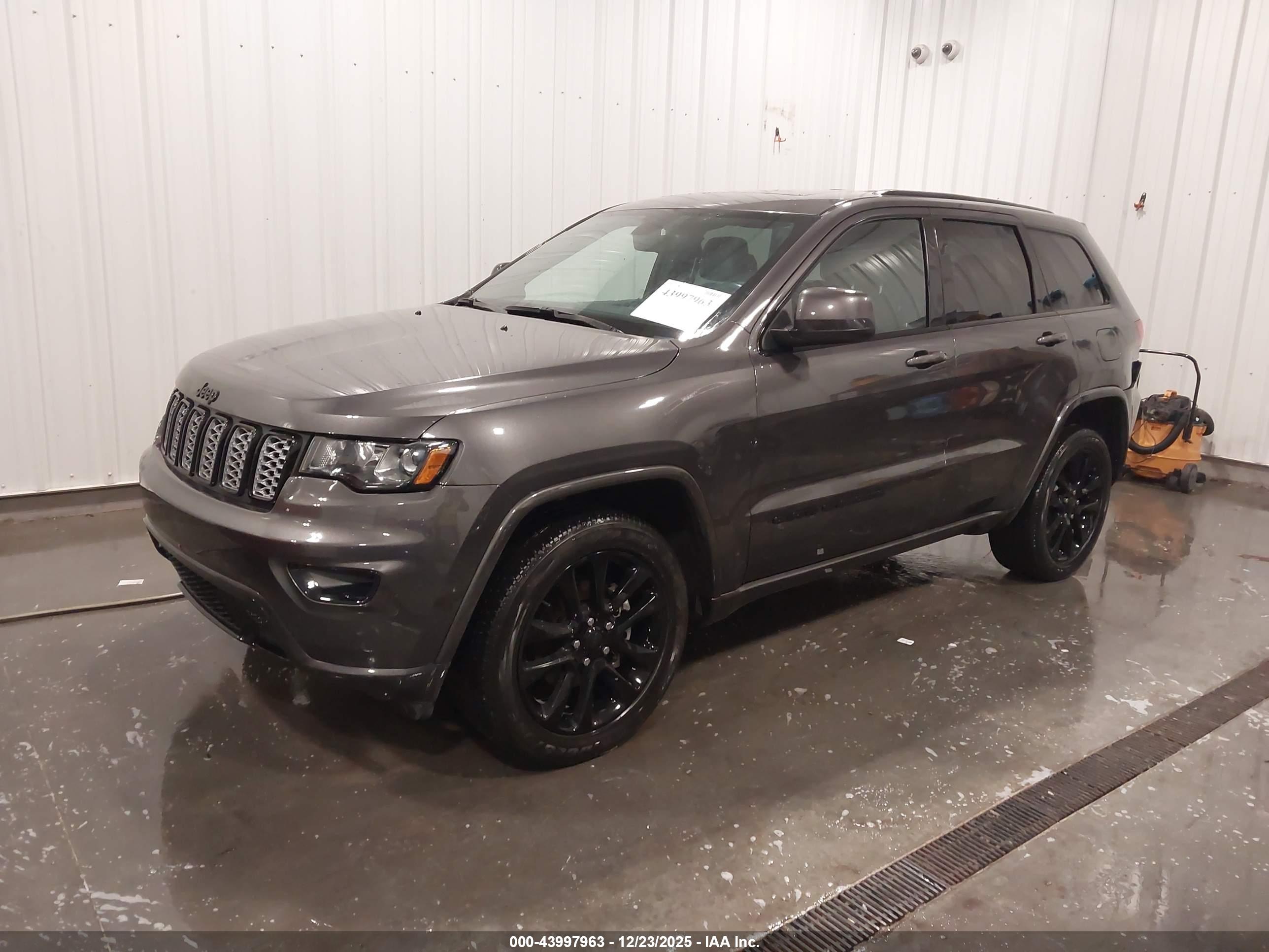 JEEP GRAND image 2