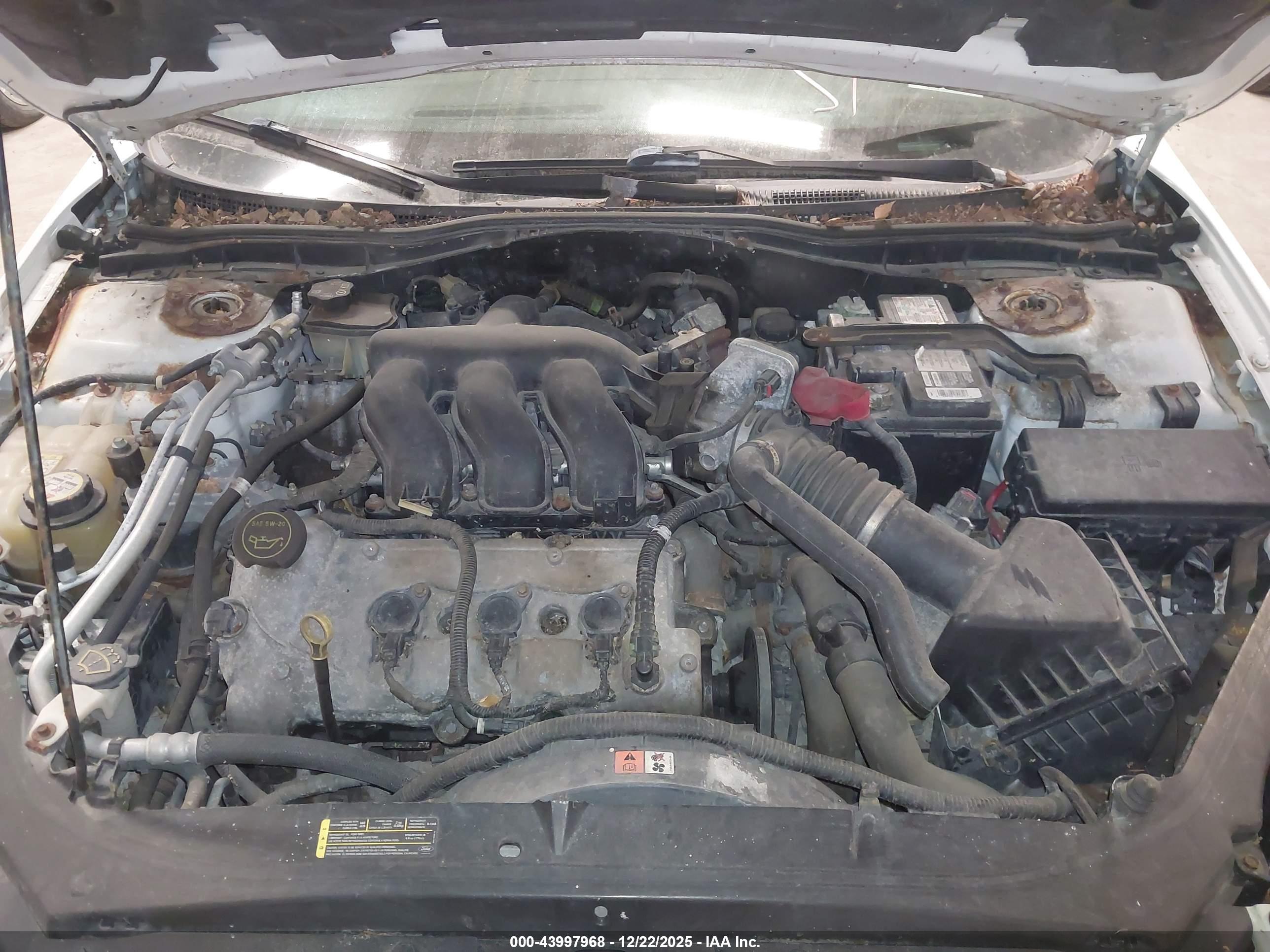 FORD FUSION image 10