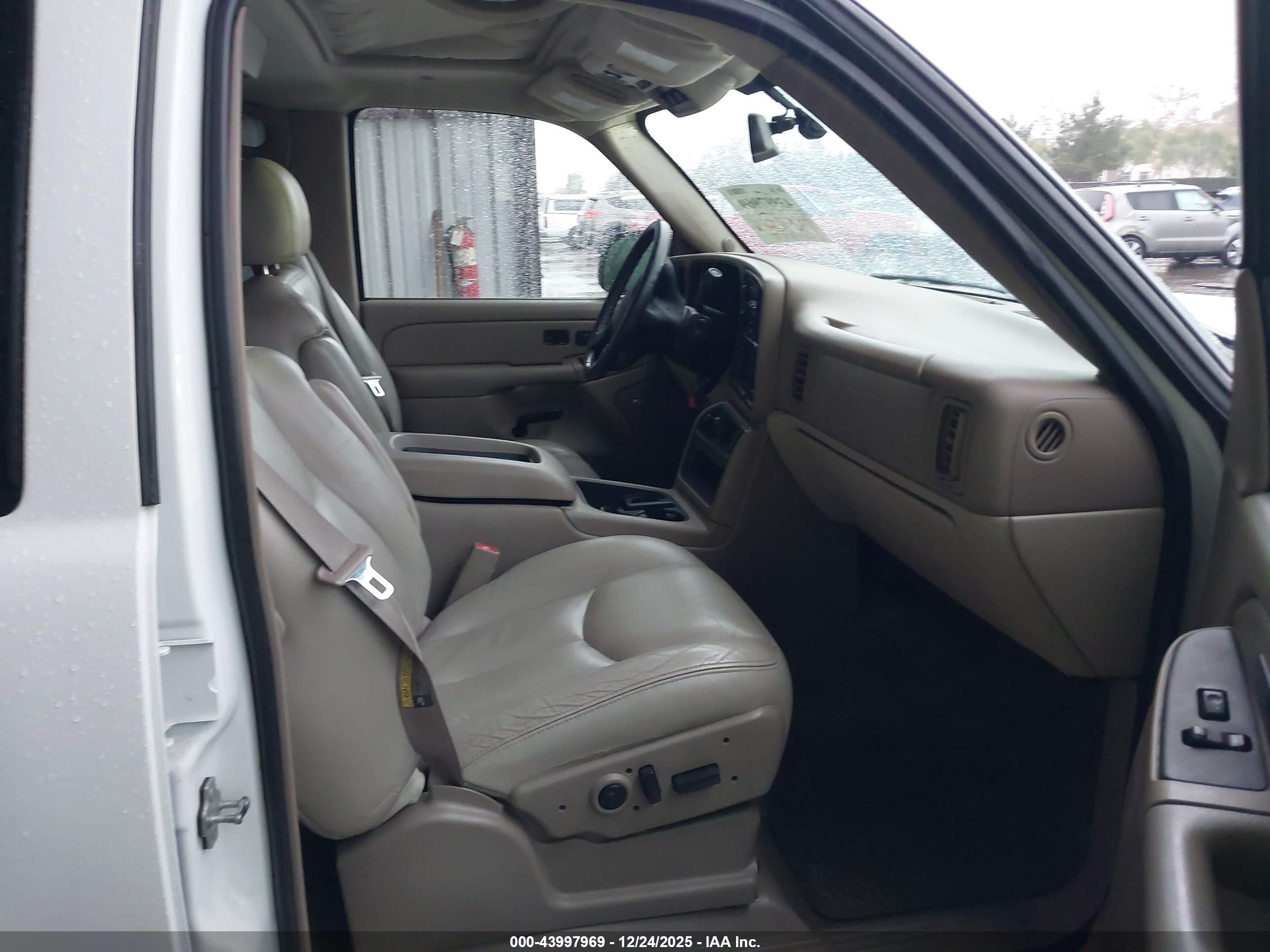 CHEVROLET TAHOE image 5