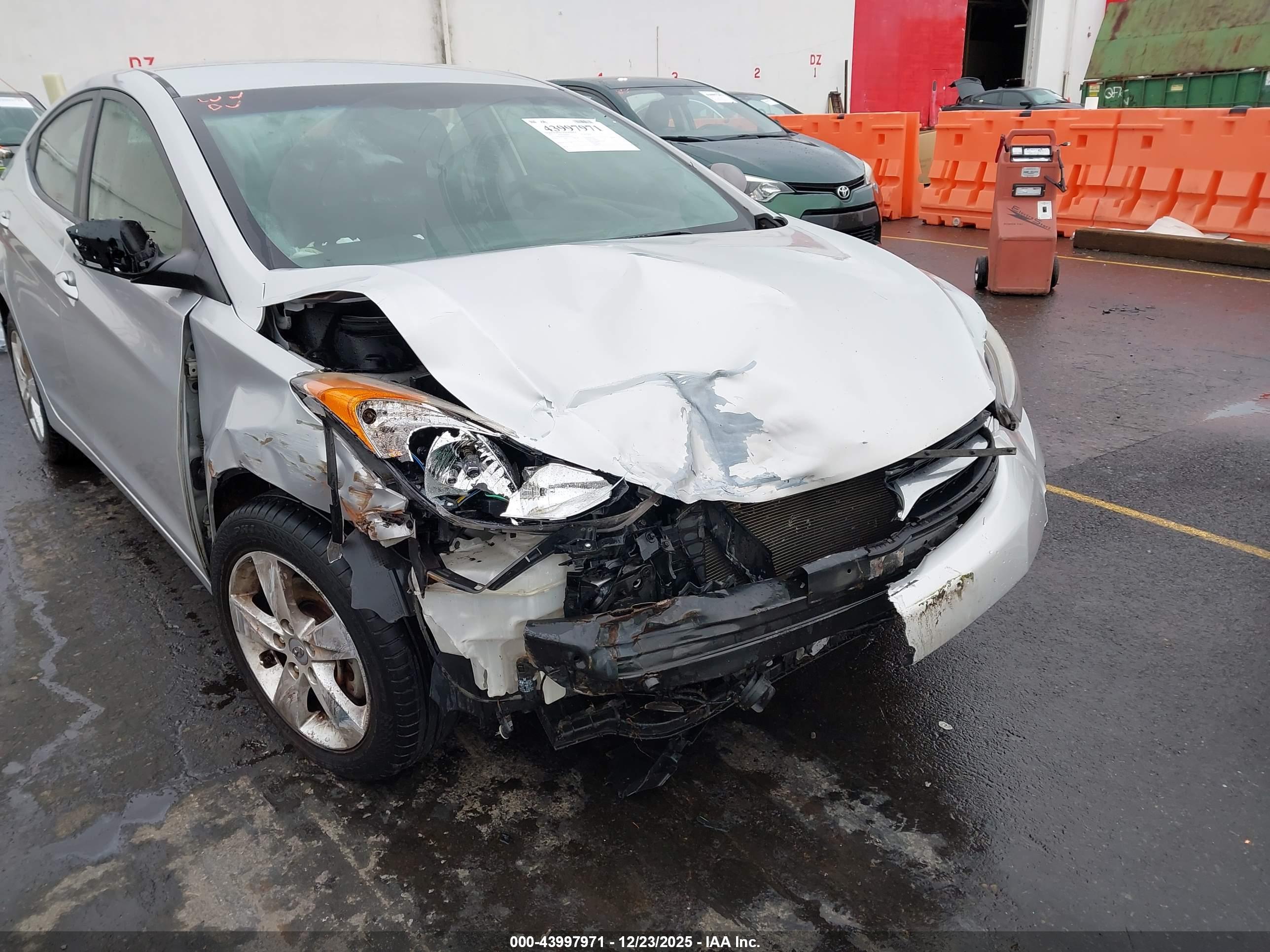 HYUNDAI ELANTRA image 6