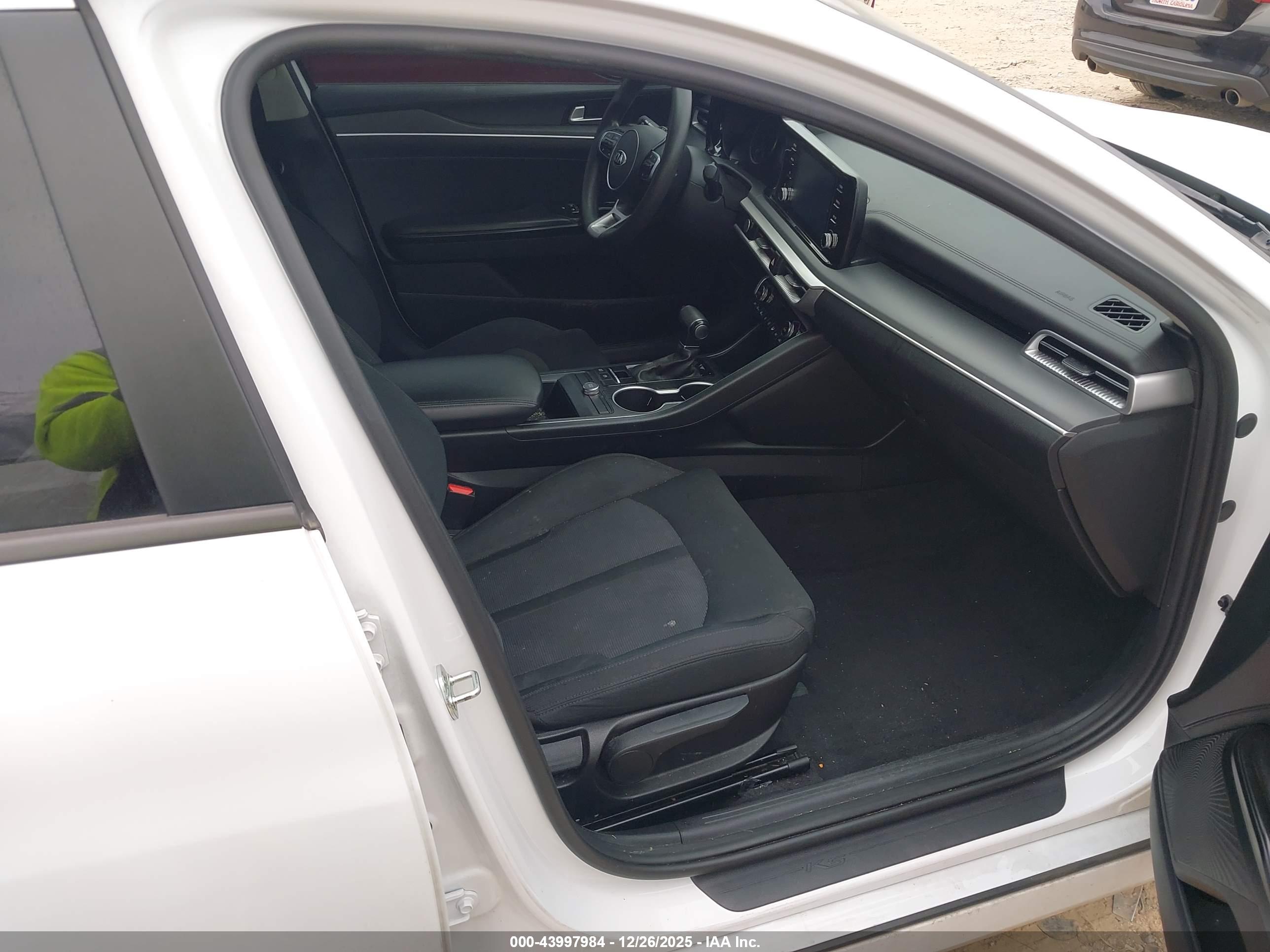 KIA K5 image 5