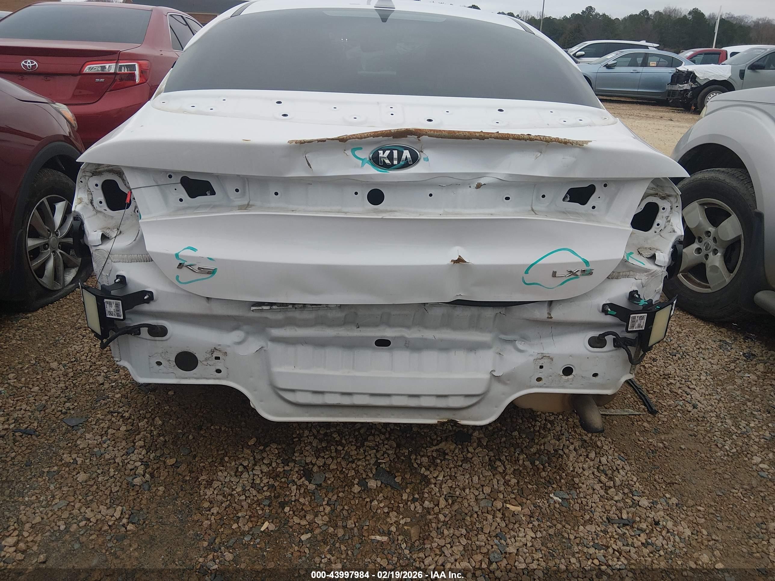 KIA K5 image 6