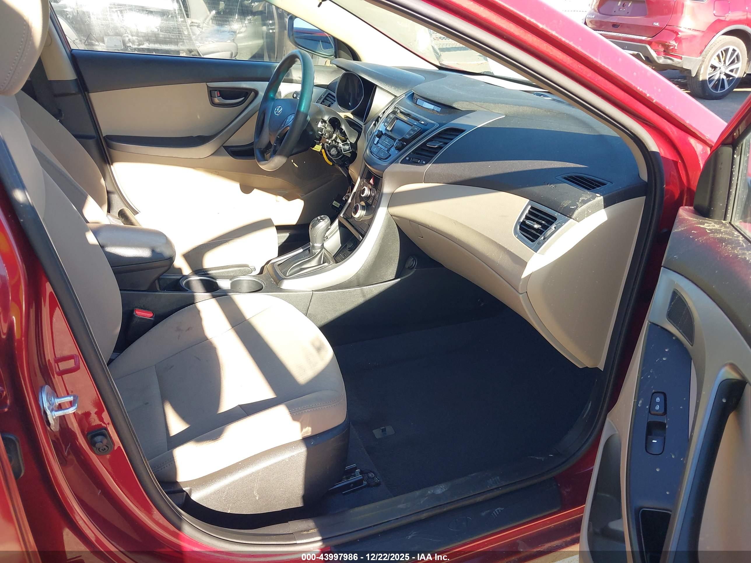 HYUNDAI ELANTRA image 5