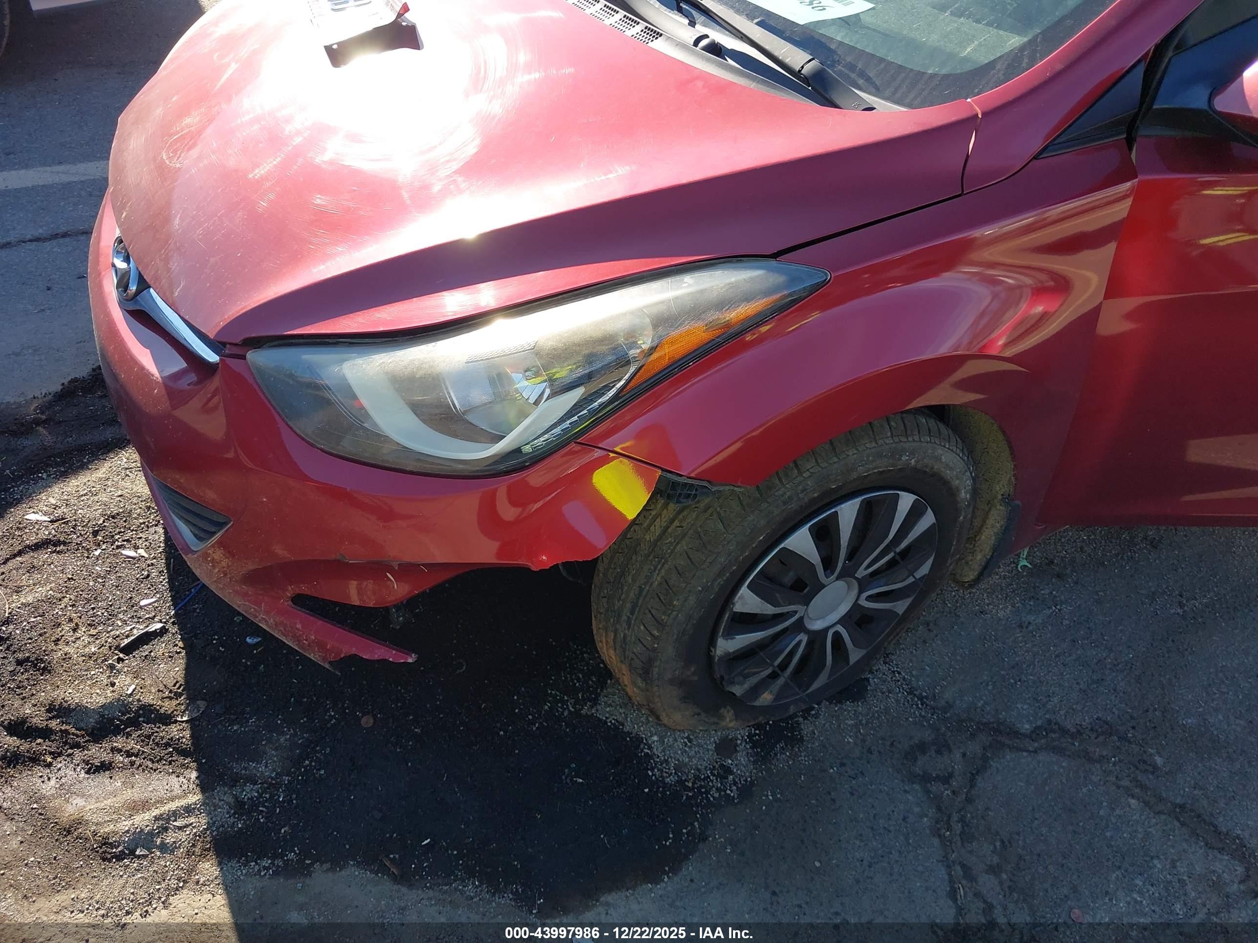 HYUNDAI ELANTRA image 6