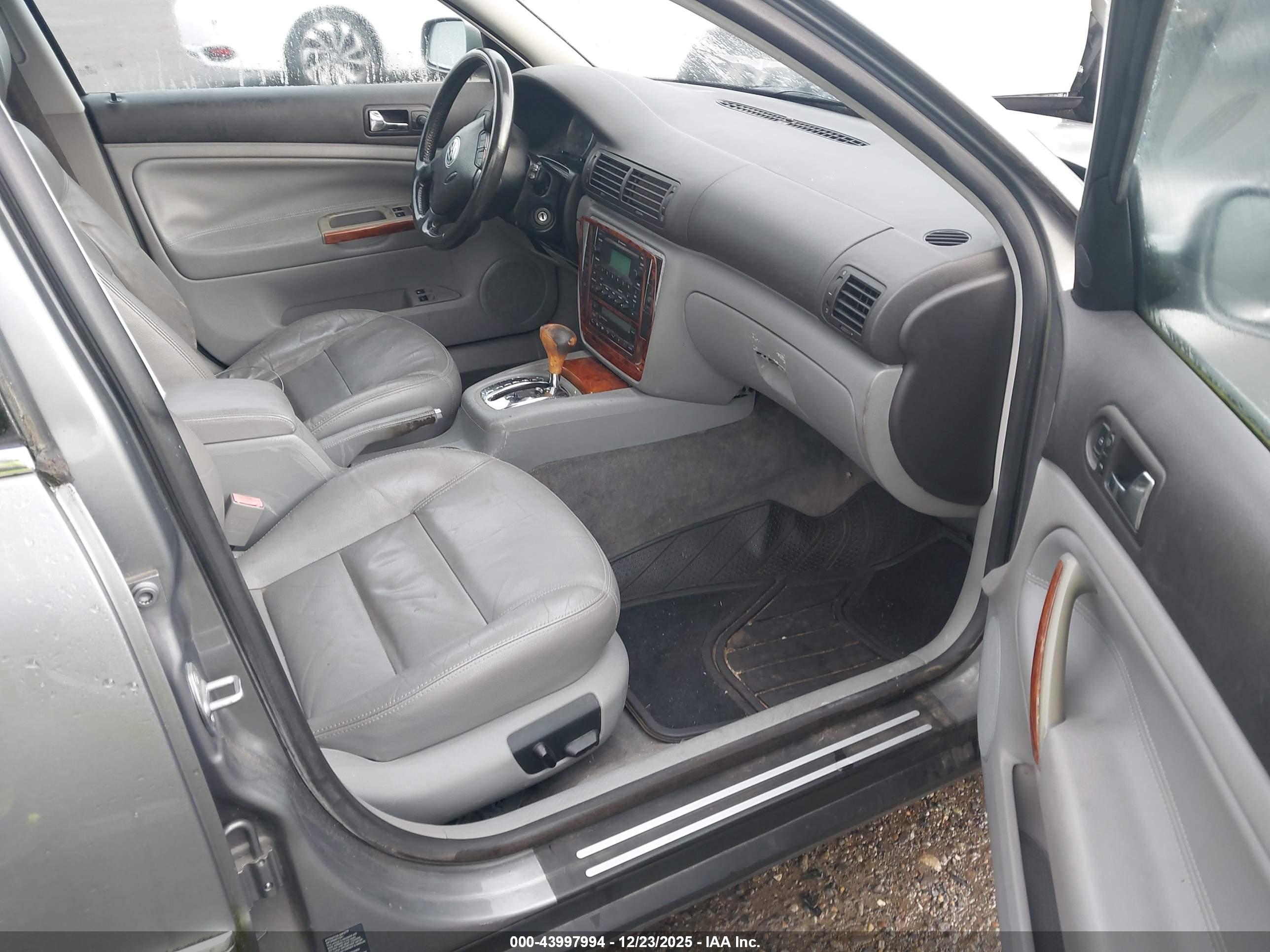 VOLKSWAGEN PASSAT image 5