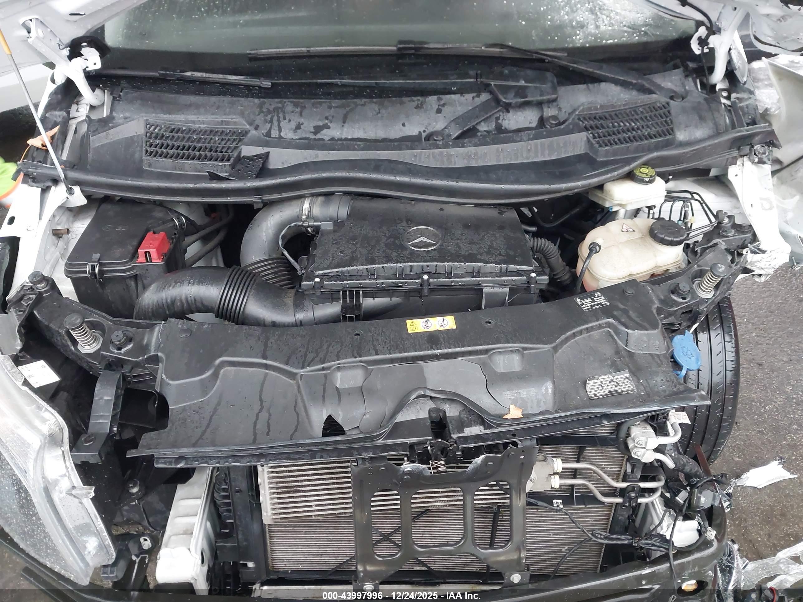 MERCEDES-BENZ METRIS image 10