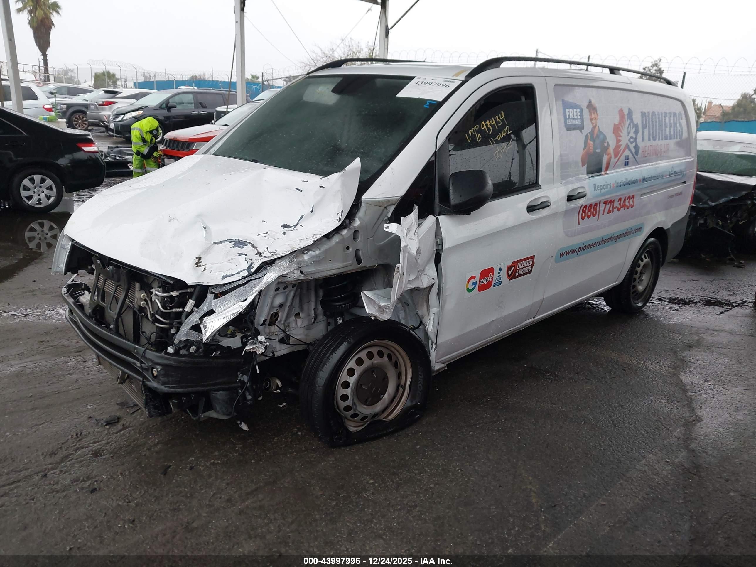 MERCEDES-BENZ METRIS image 2