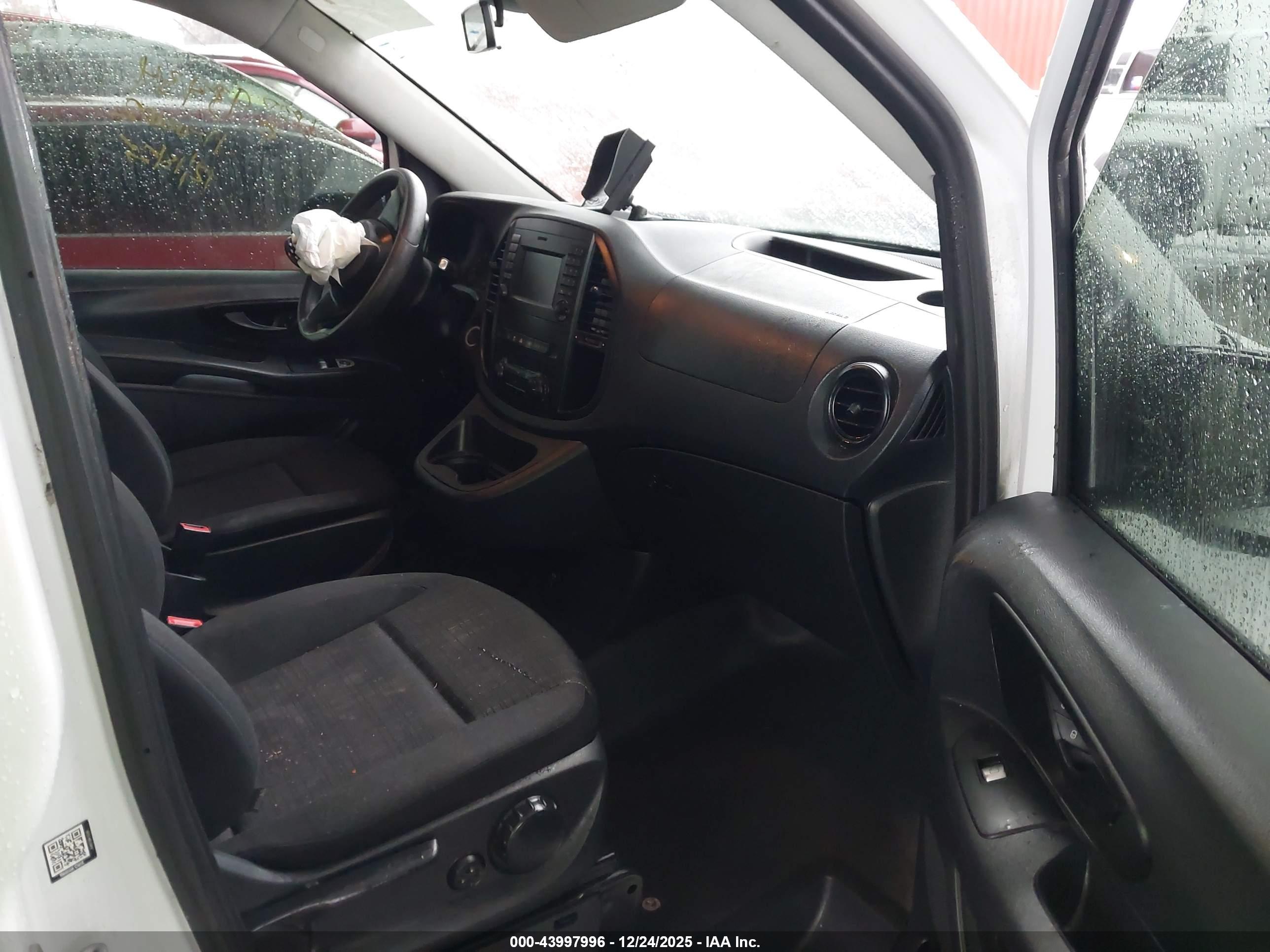 MERCEDES-BENZ METRIS image 5
