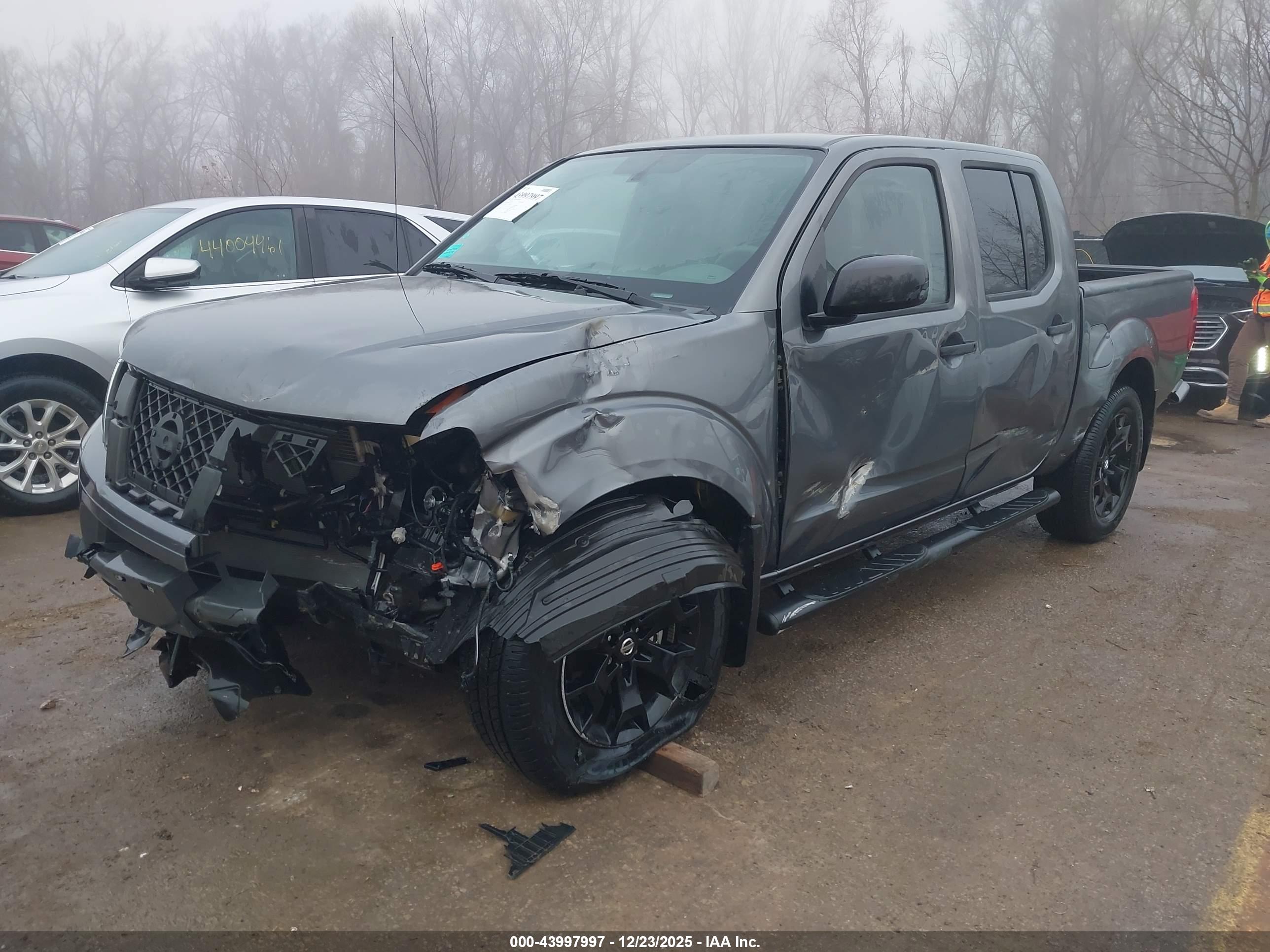 NISSAN FRONTIER image 2