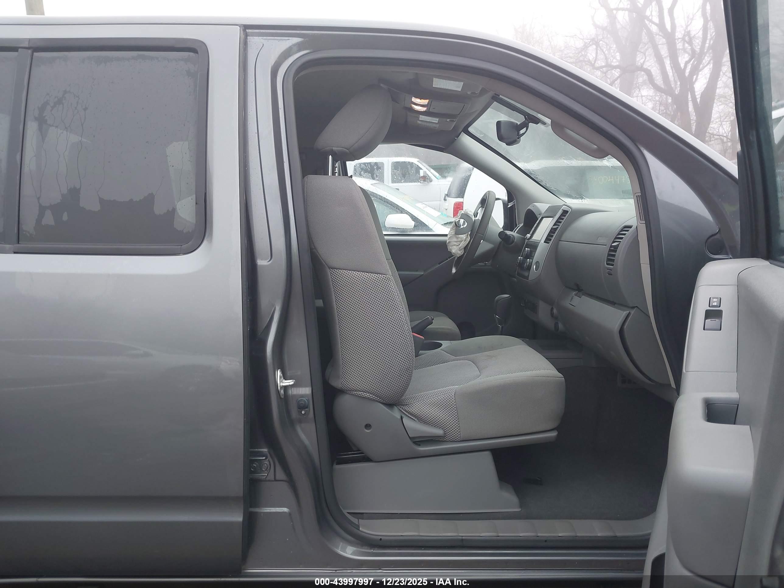 NISSAN FRONTIER image 5