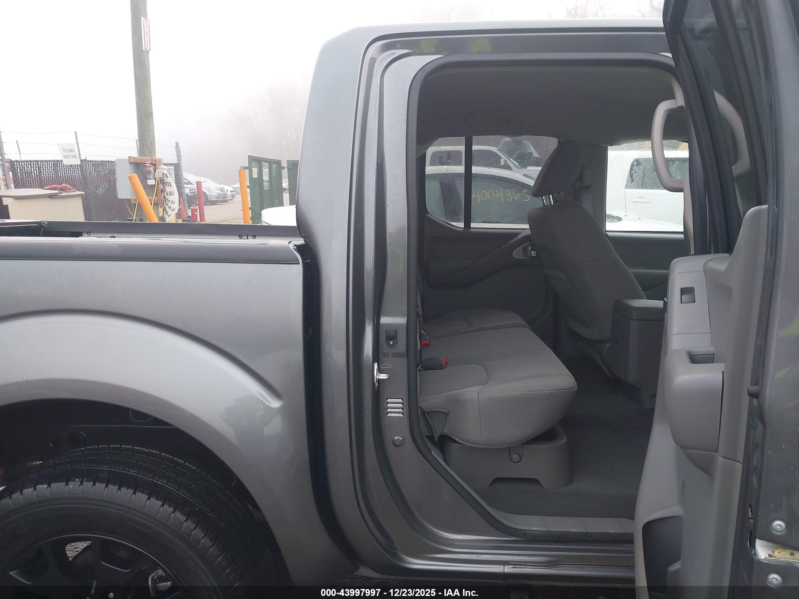 NISSAN FRONTIER image 8