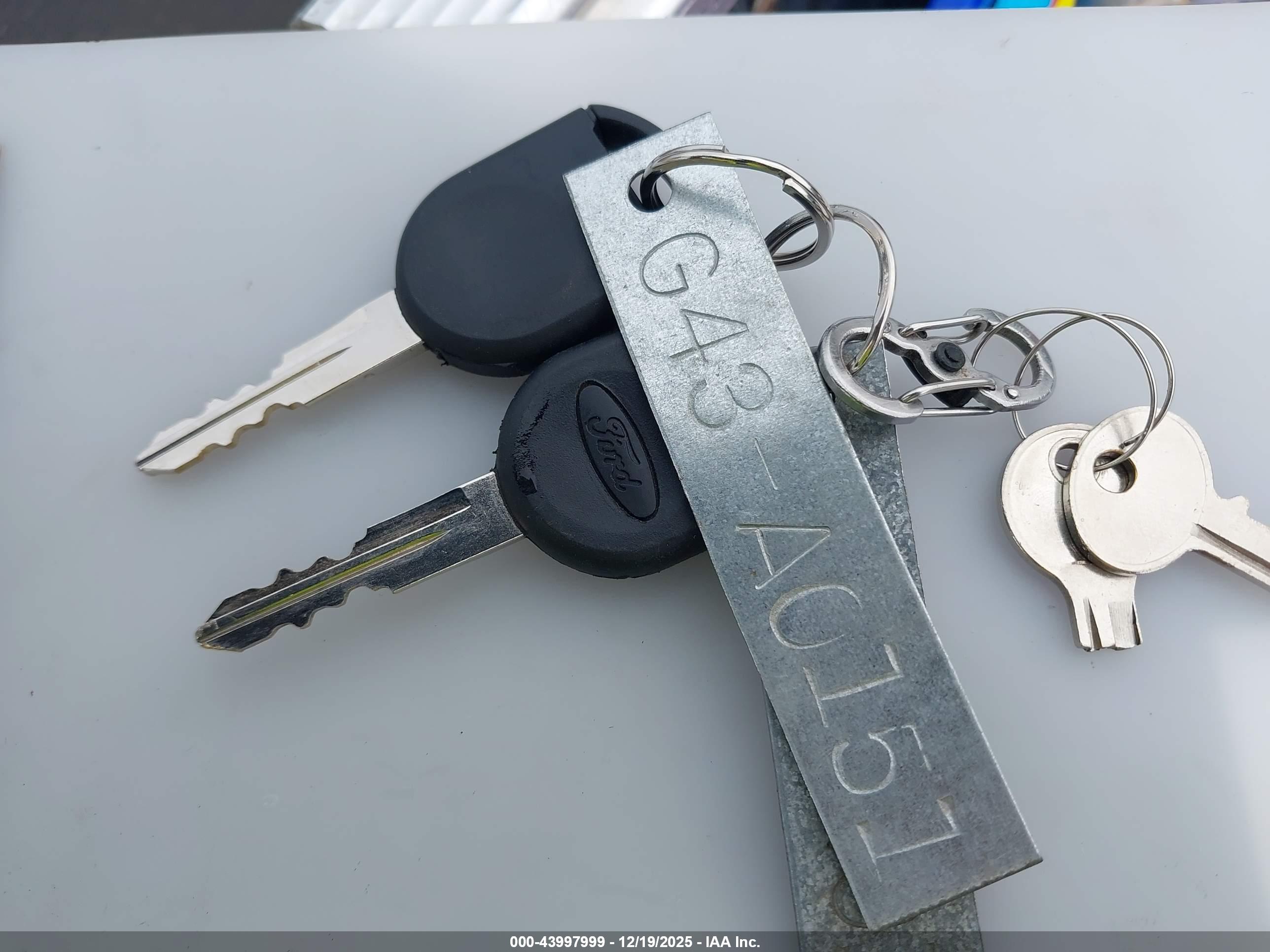 FORD E-350 image 11