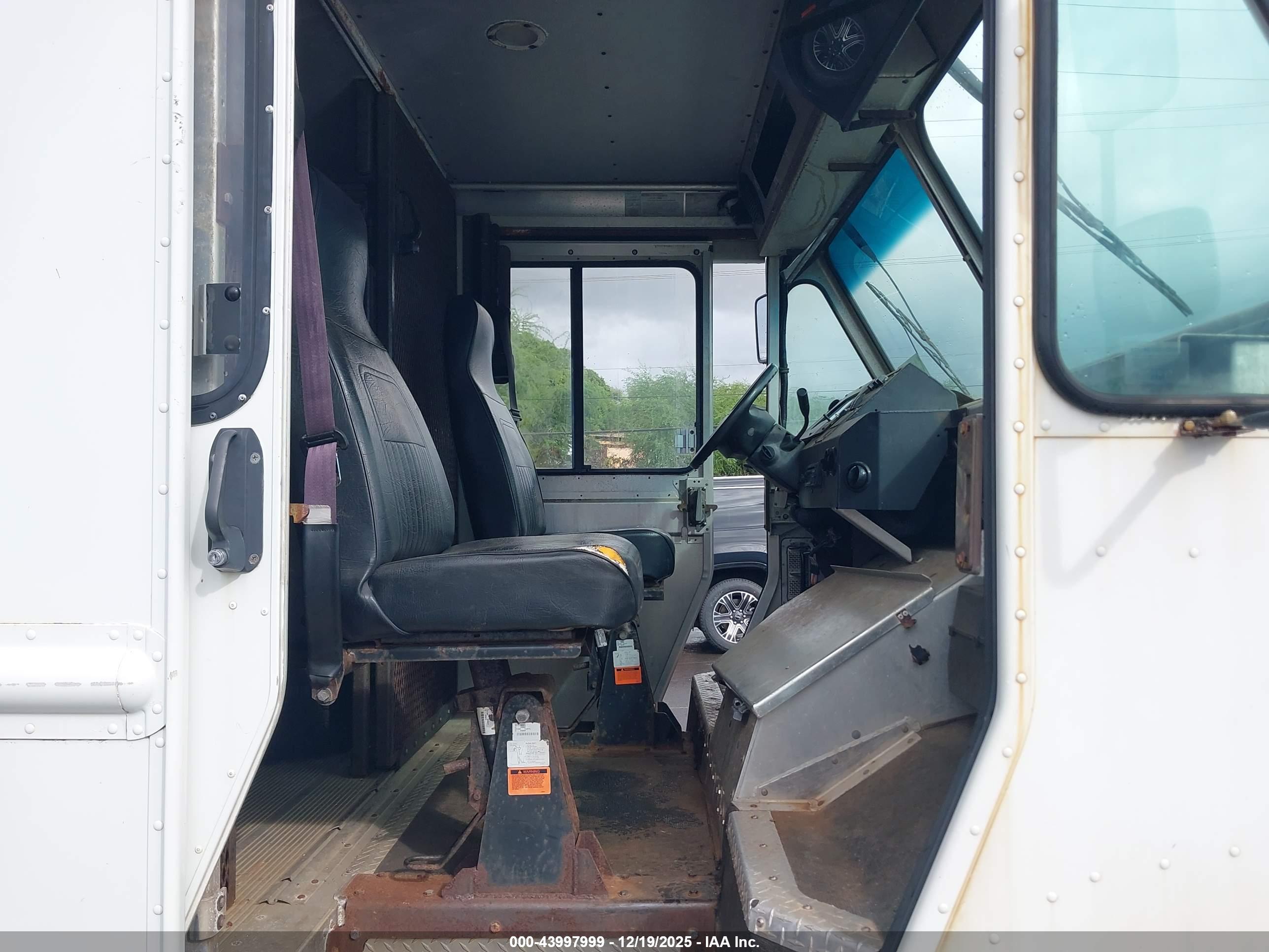 FORD E-350 image 7