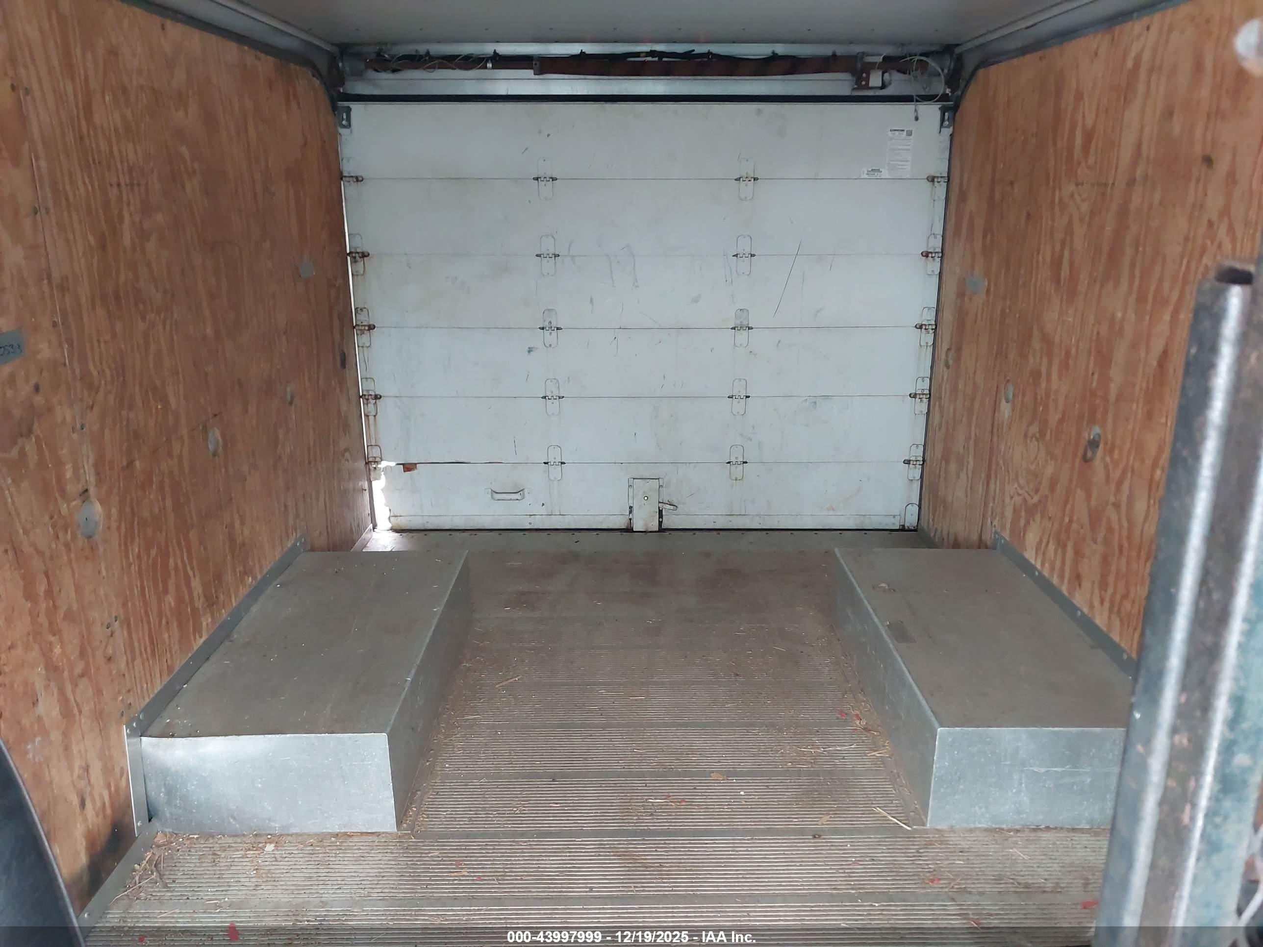 FORD E-350 image 8