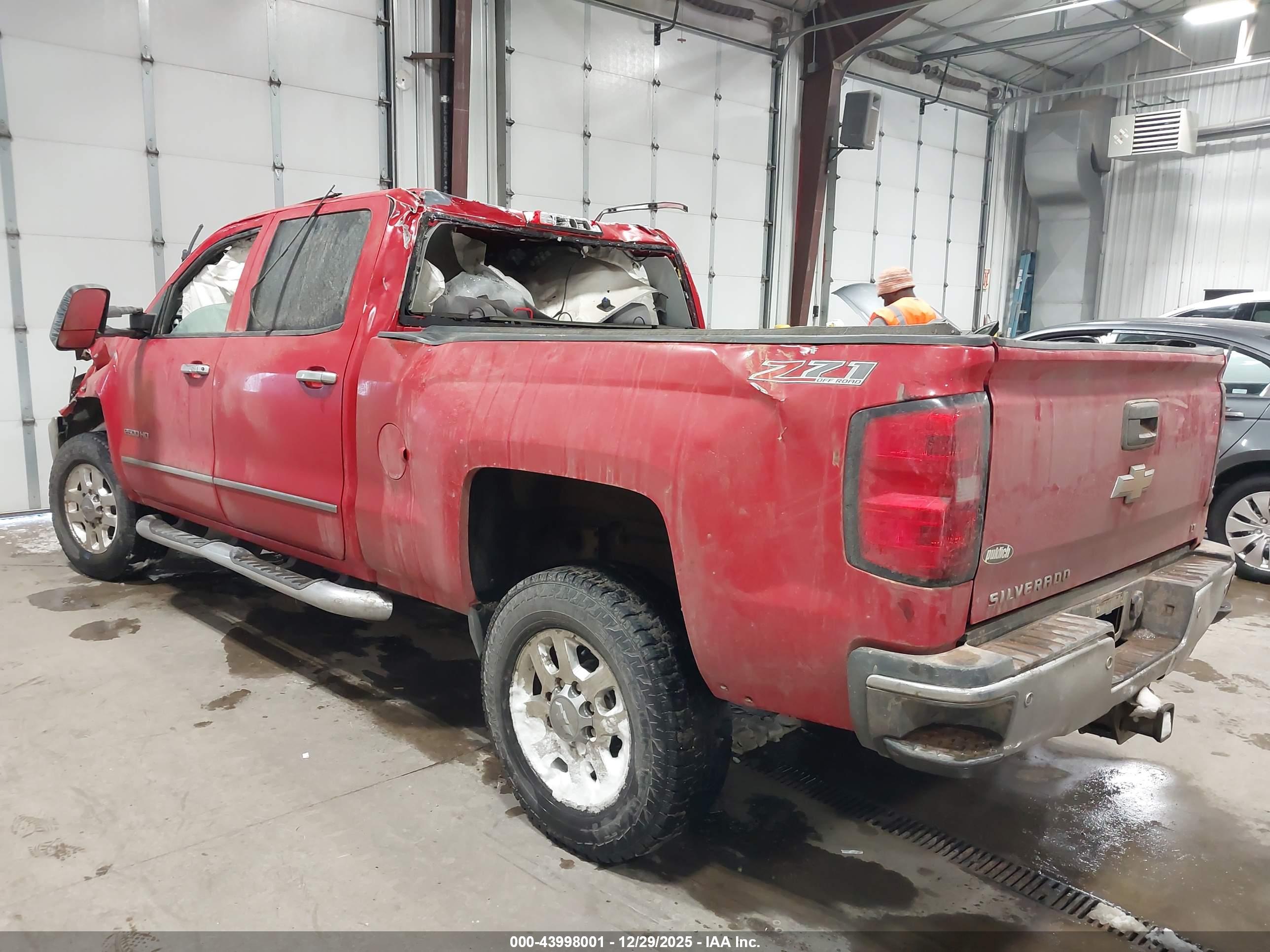 CHEVROLET SILVERADO image 3