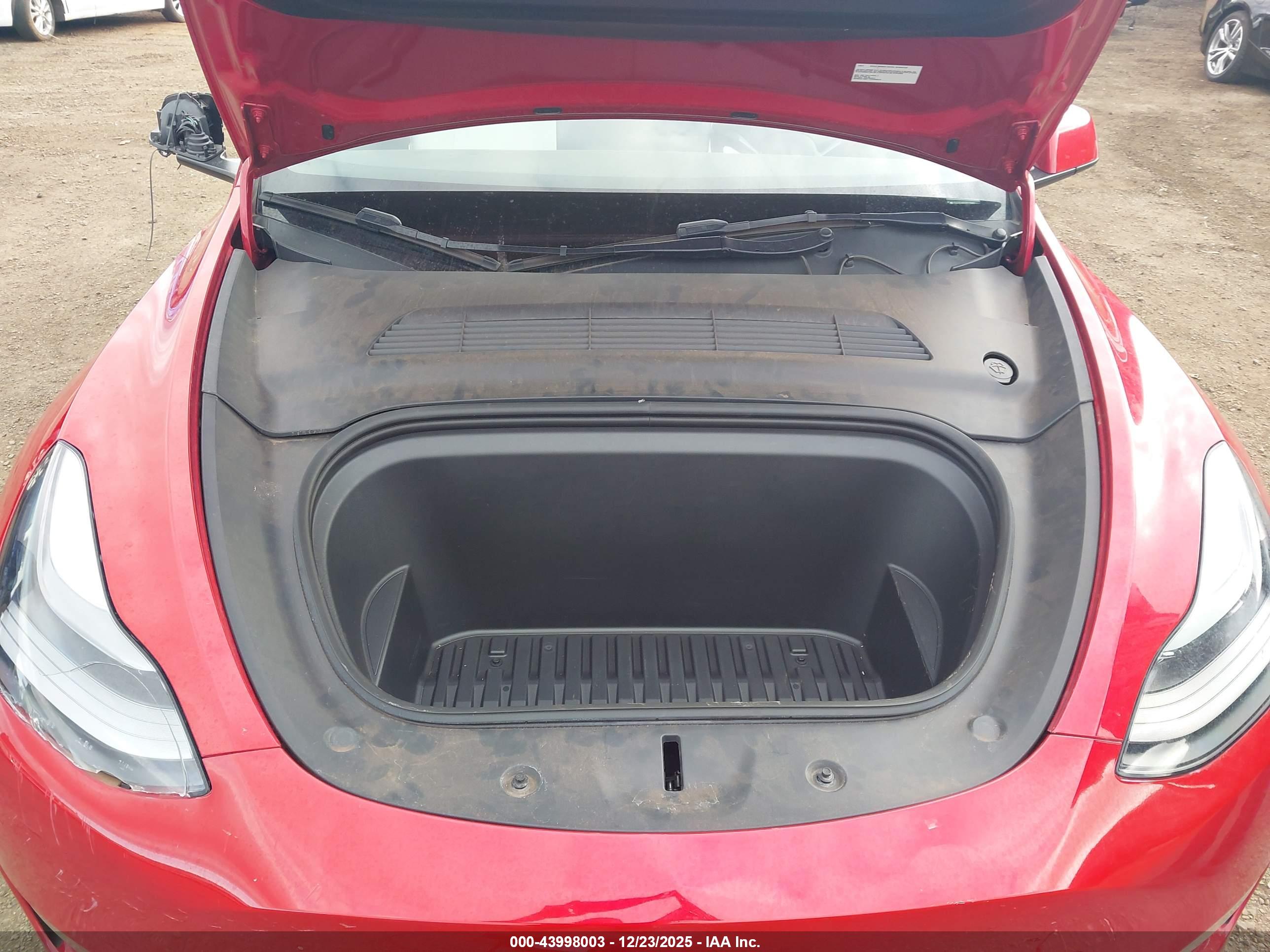 TESLA MODEL image 10