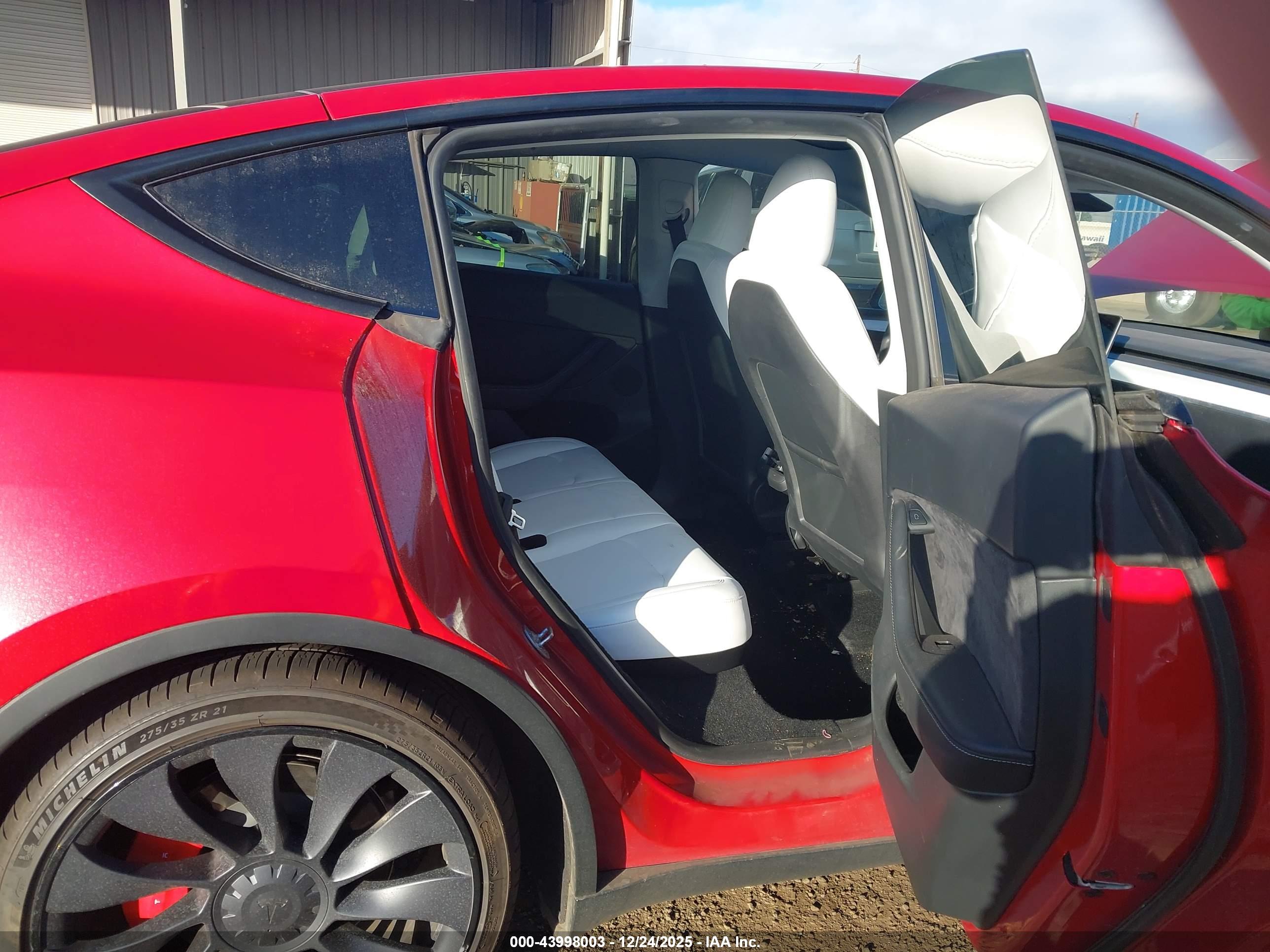 TESLA MODEL image 8