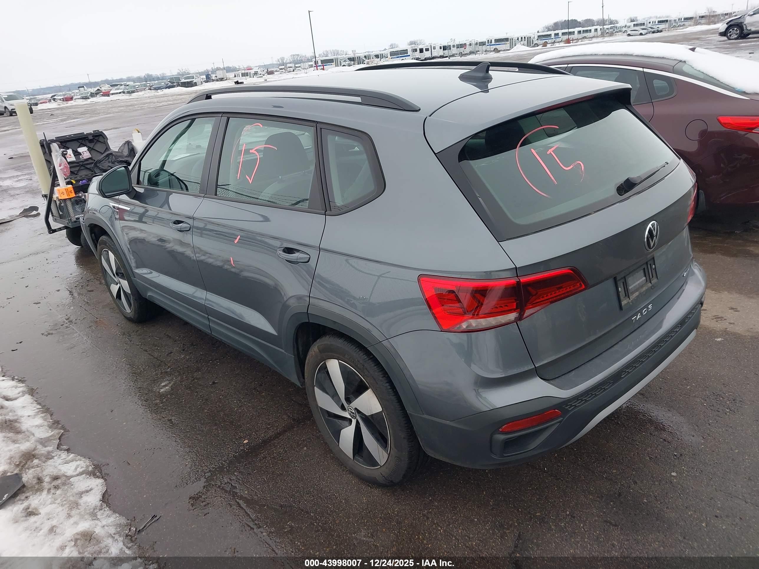 VOLKSWAGEN TAOS image 3