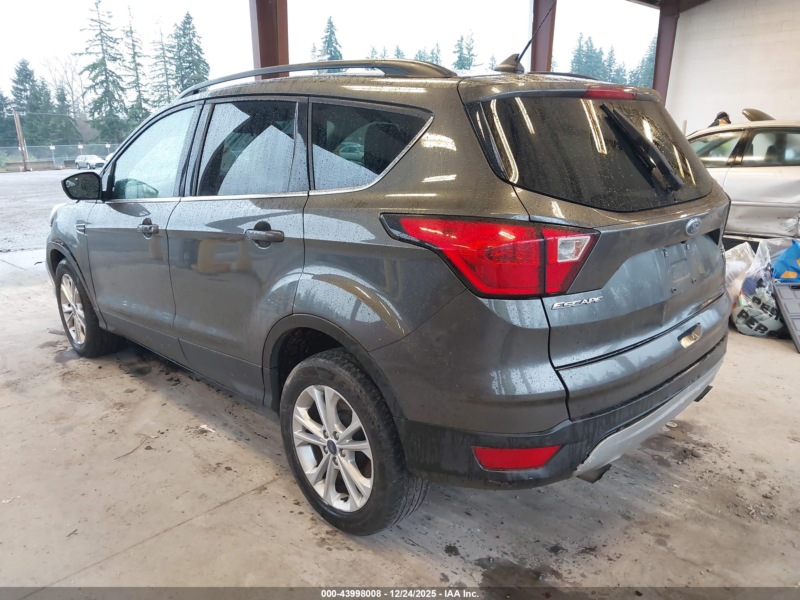 FORD ESCAPE image 3