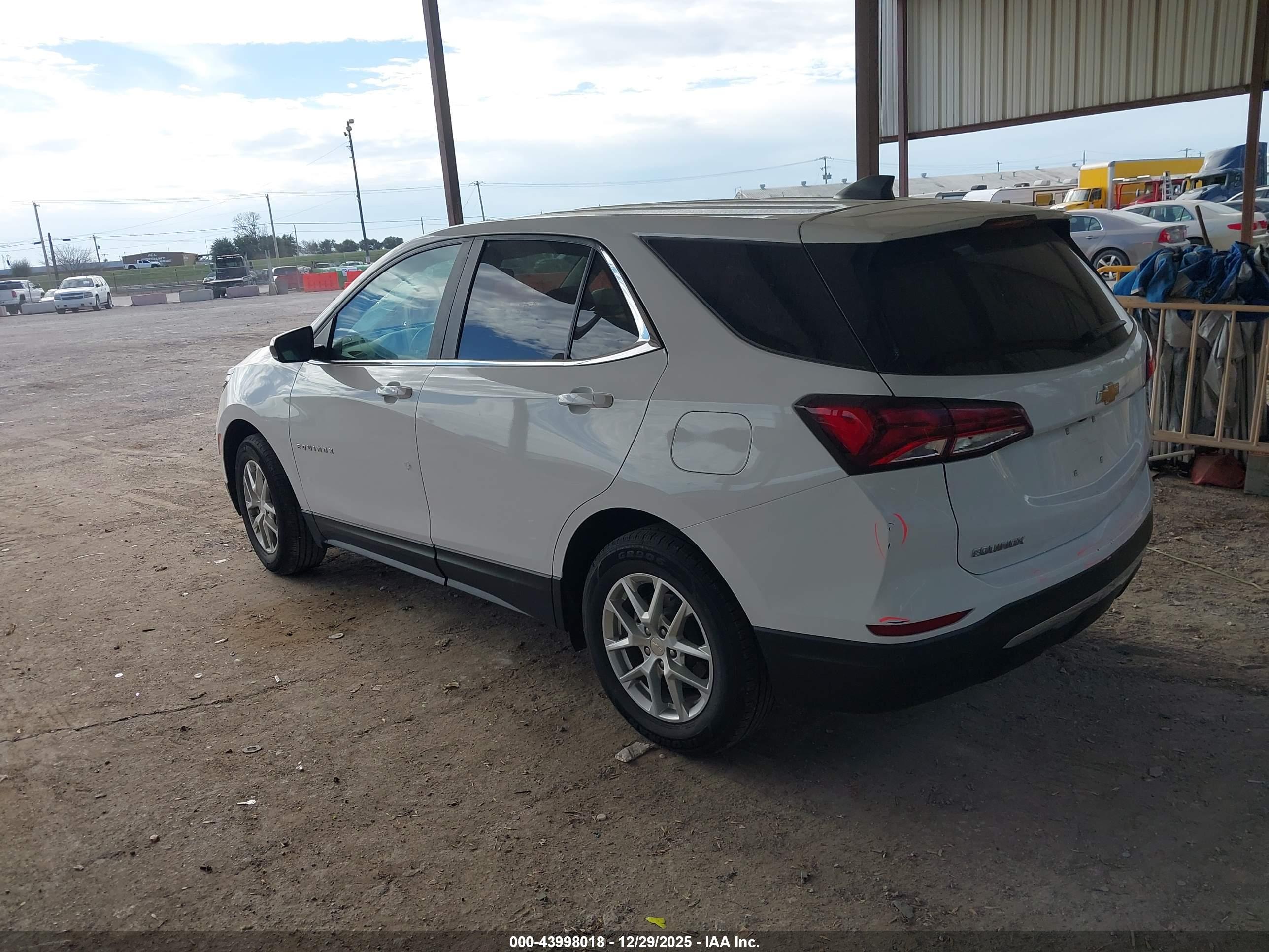 CHEVROLET EQUINOX image 3