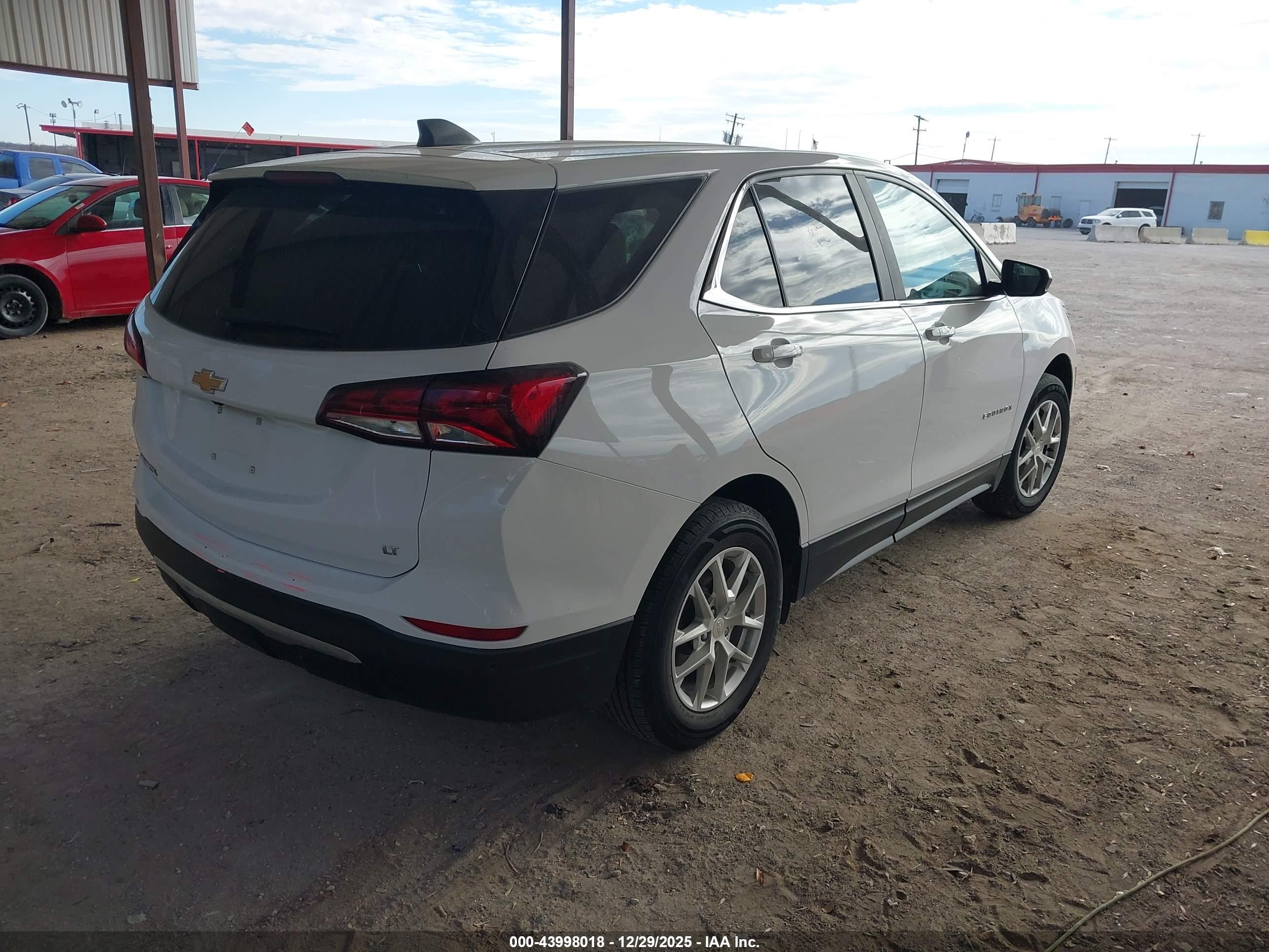 CHEVROLET EQUINOX image 4