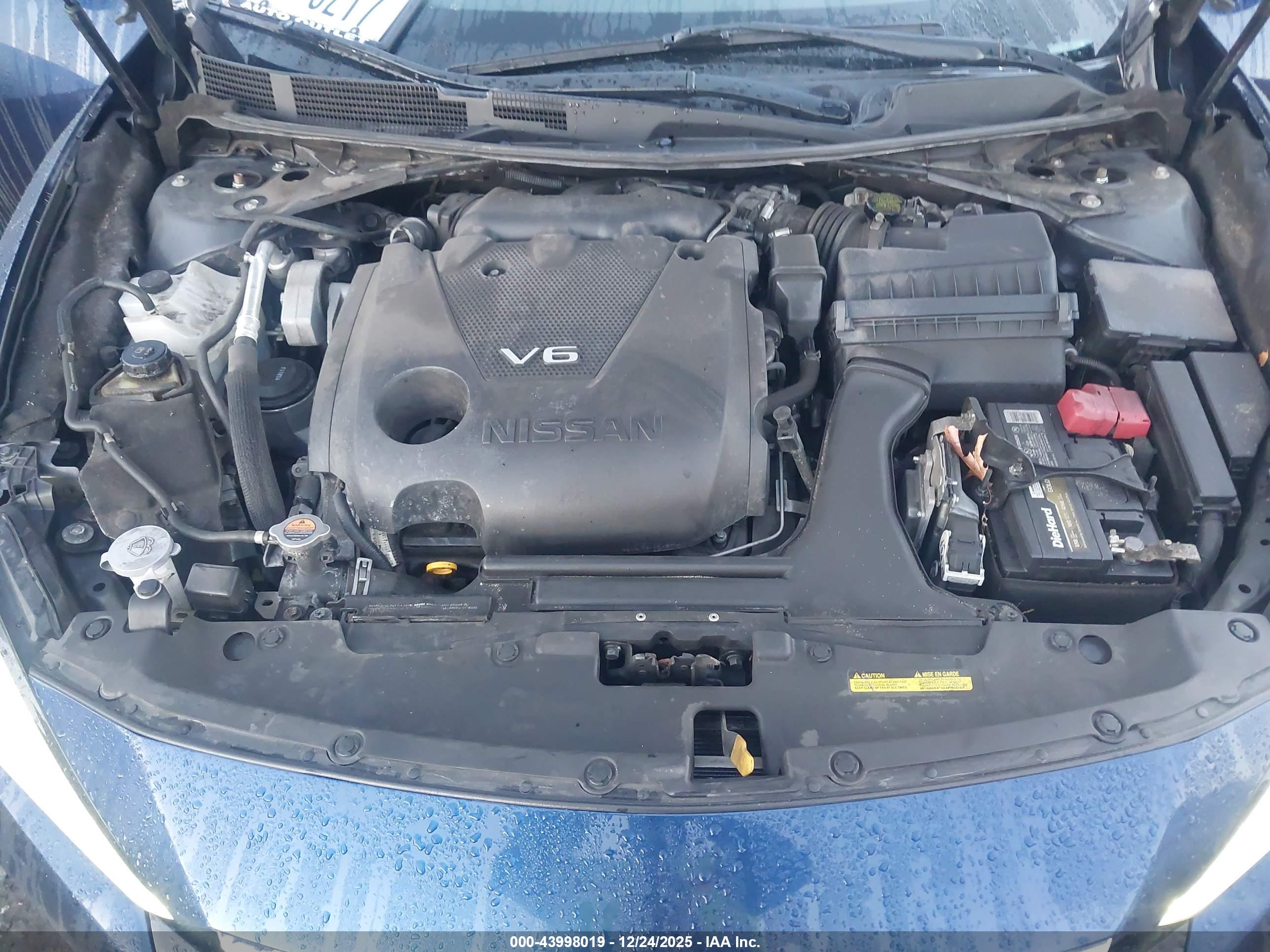 NISSAN MAXIMA image 10