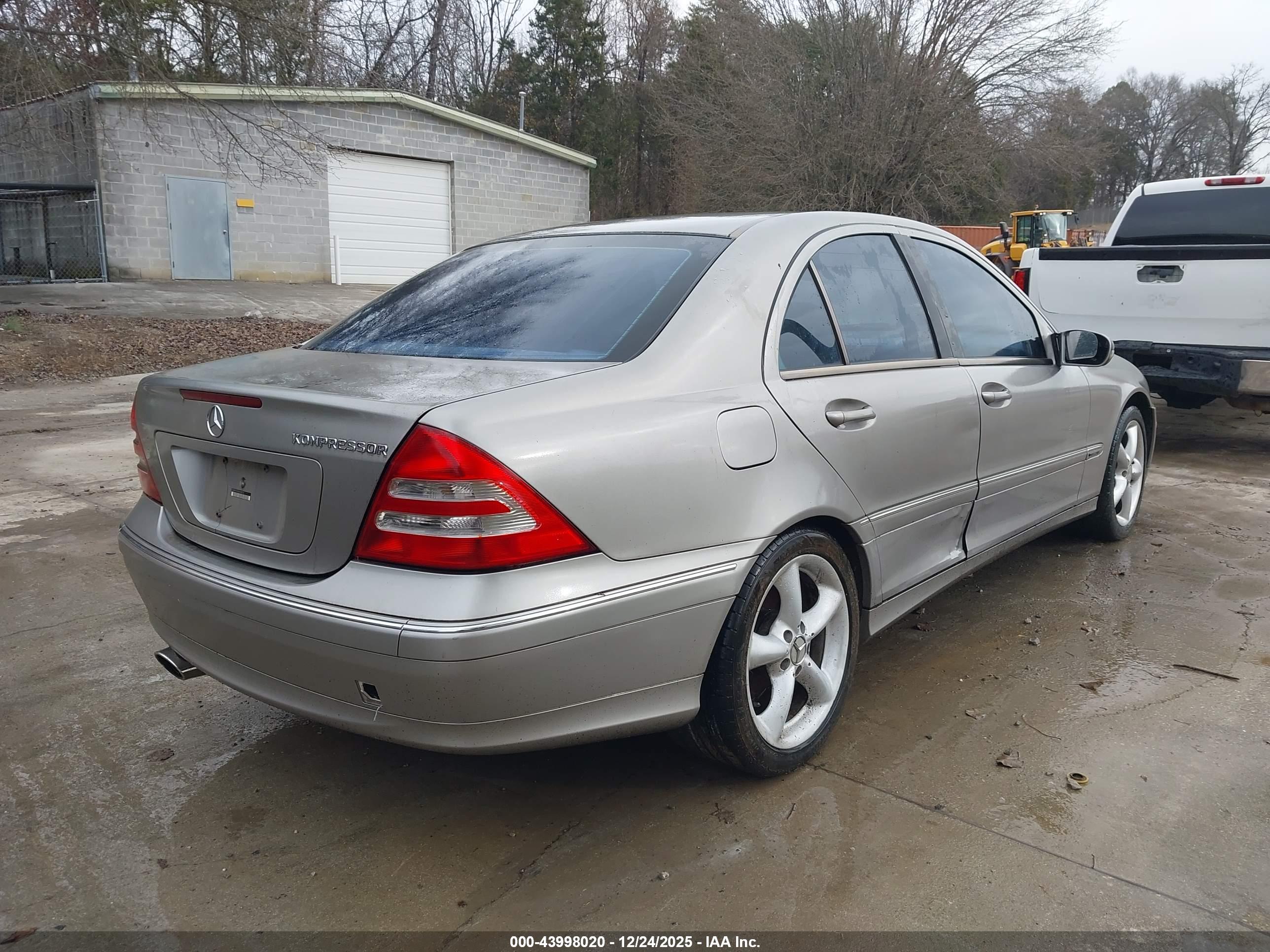 MERCEDES-BENZ C image 4