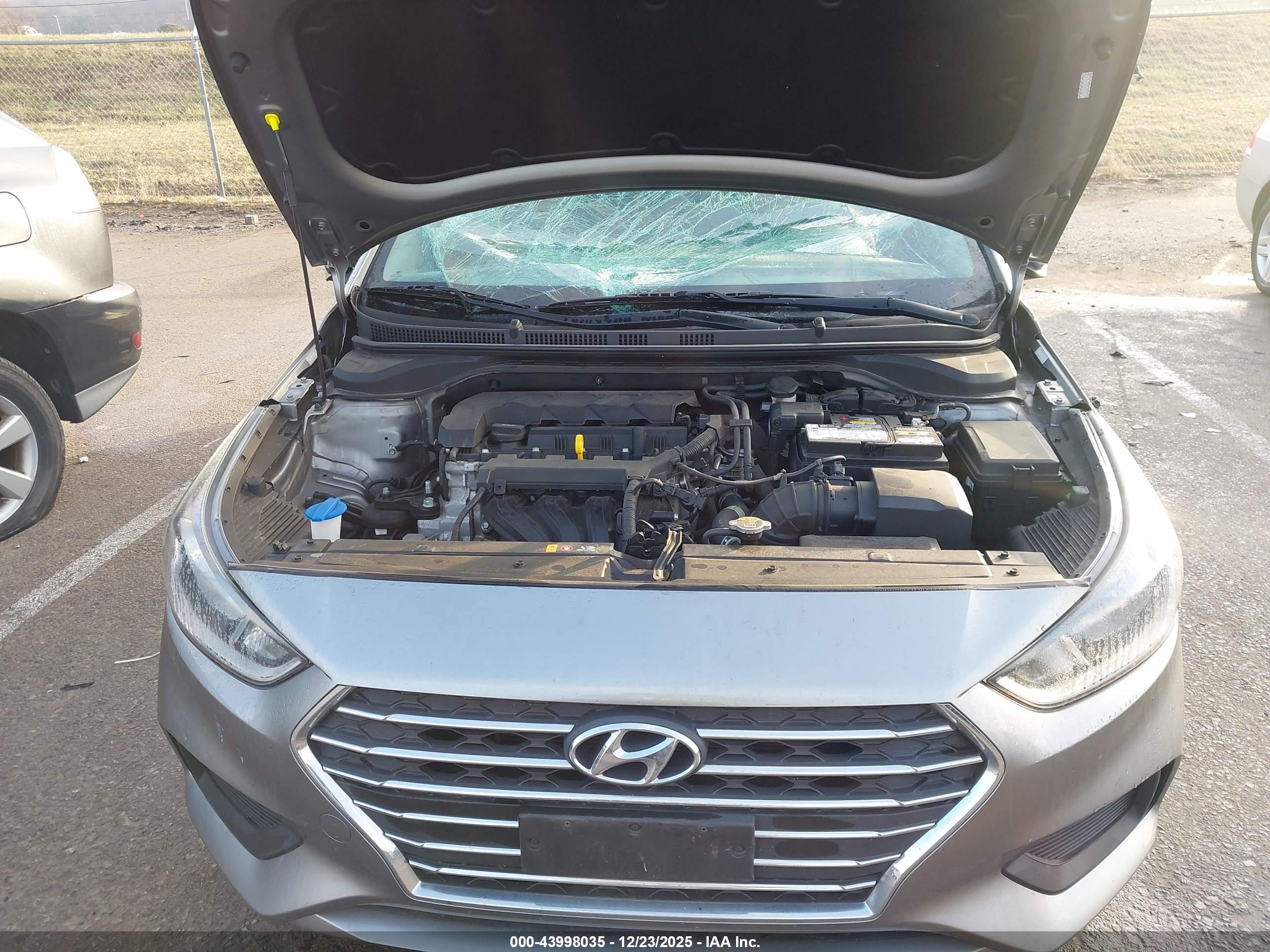 HYUNDAI ACCENT image 10