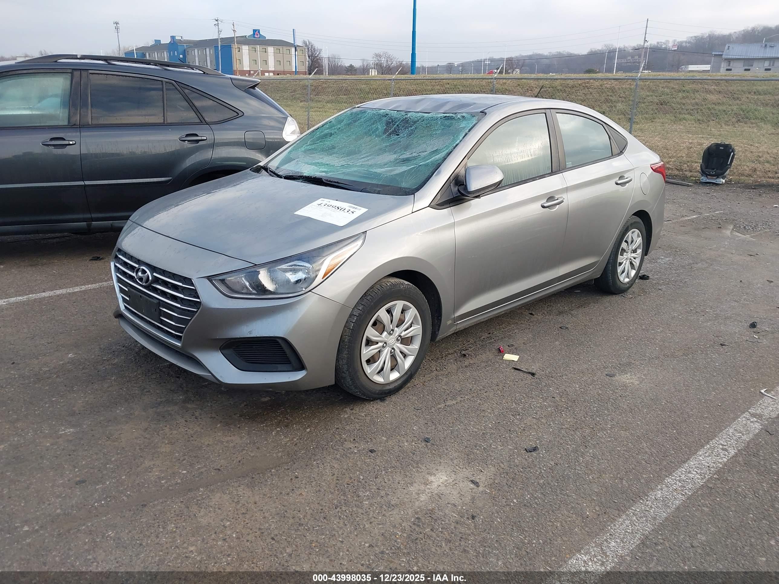 HYUNDAI ACCENT image 2