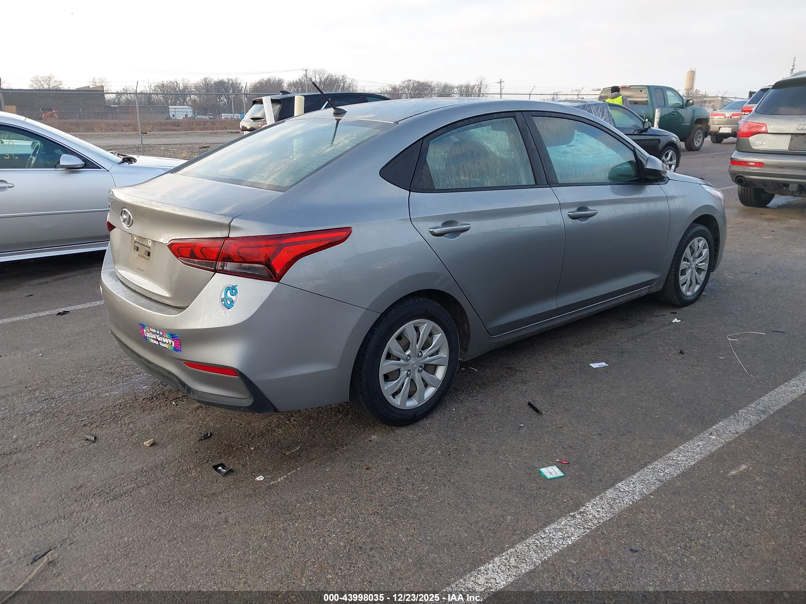 HYUNDAI ACCENT image 4