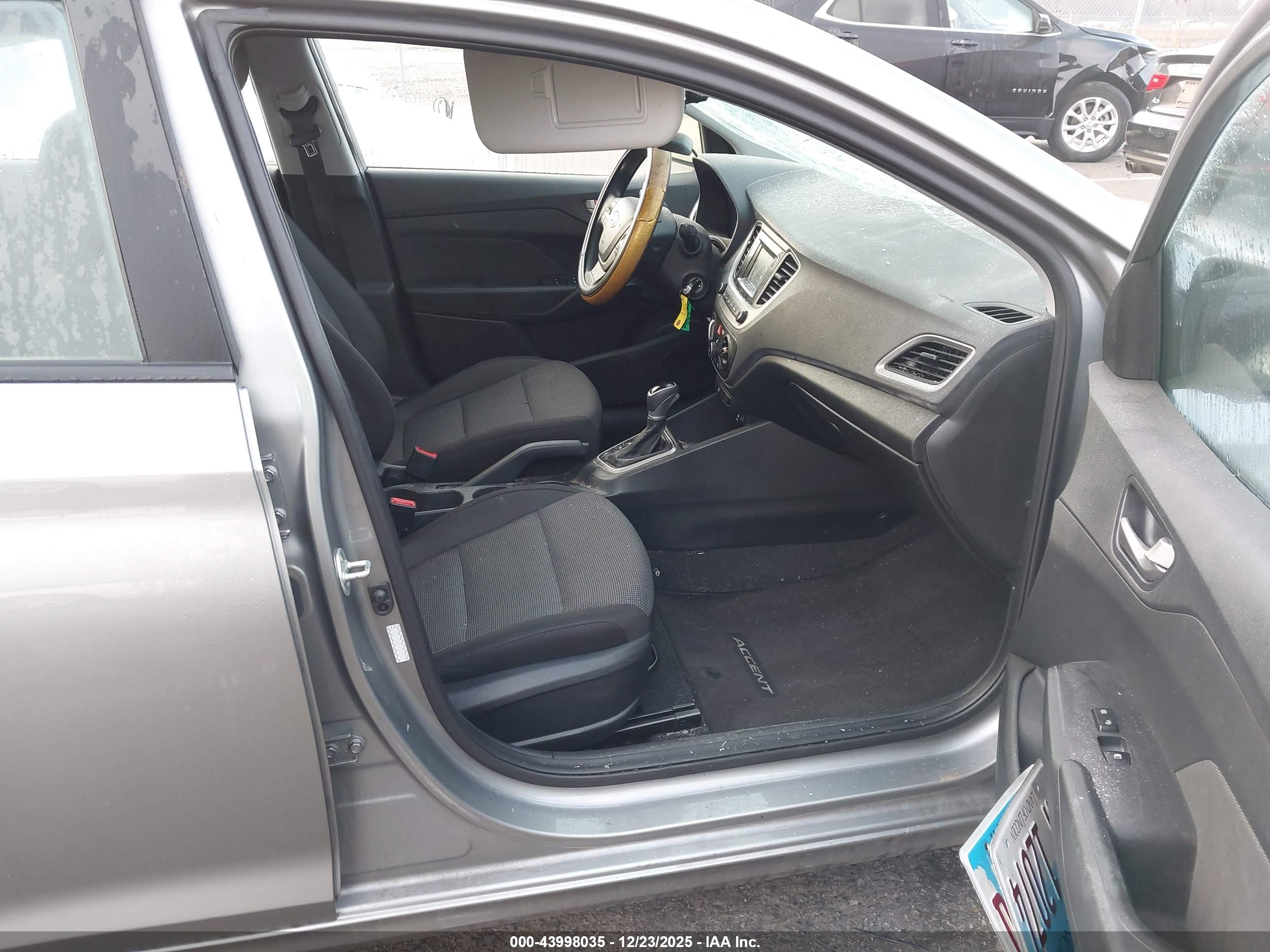 HYUNDAI ACCENT image 5