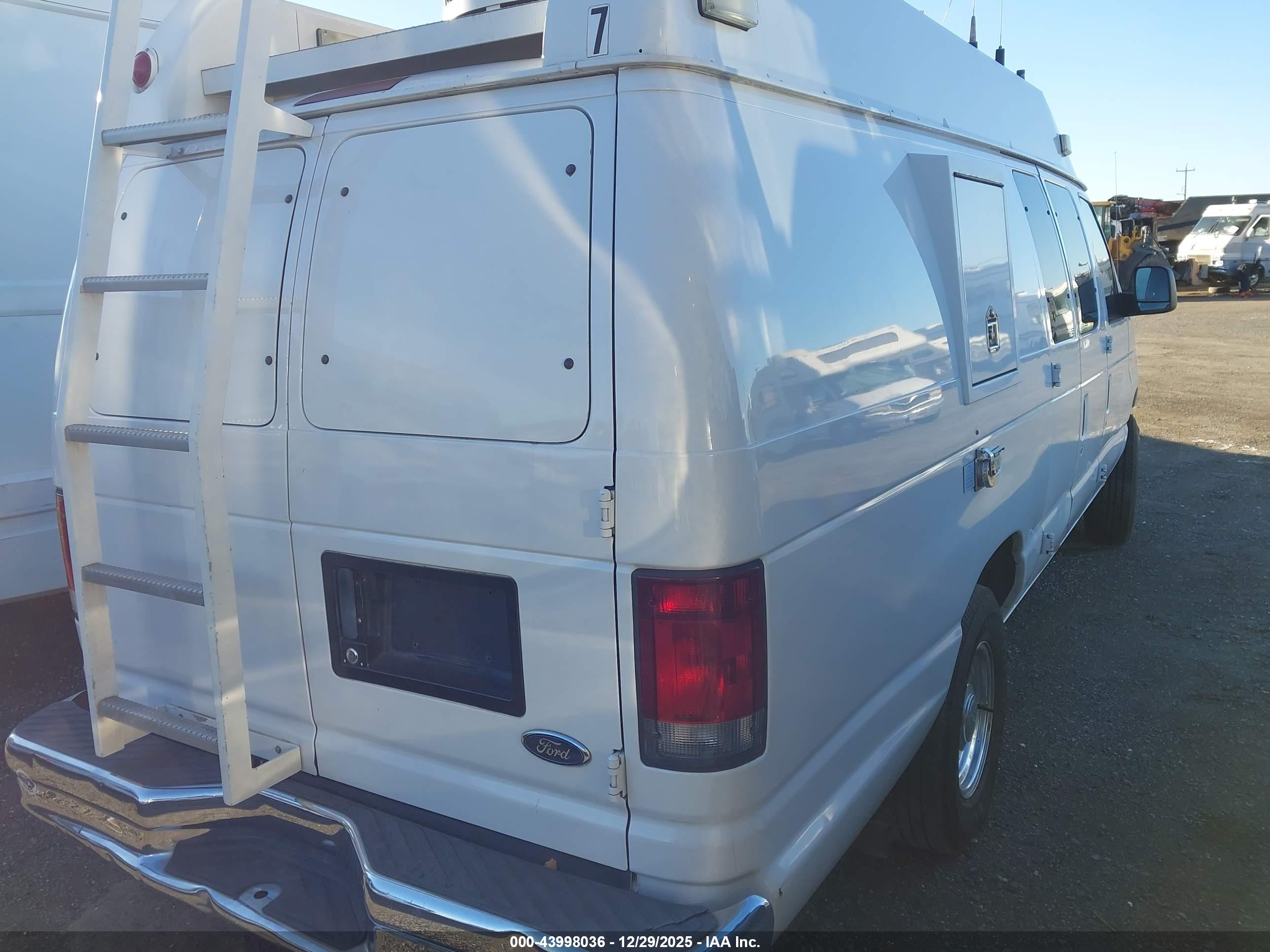 FORD E-350 image 4