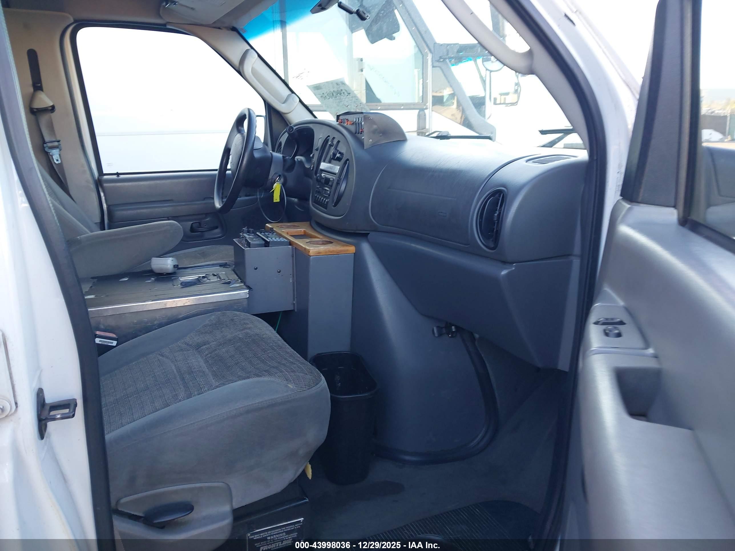 FORD E-350 image 5