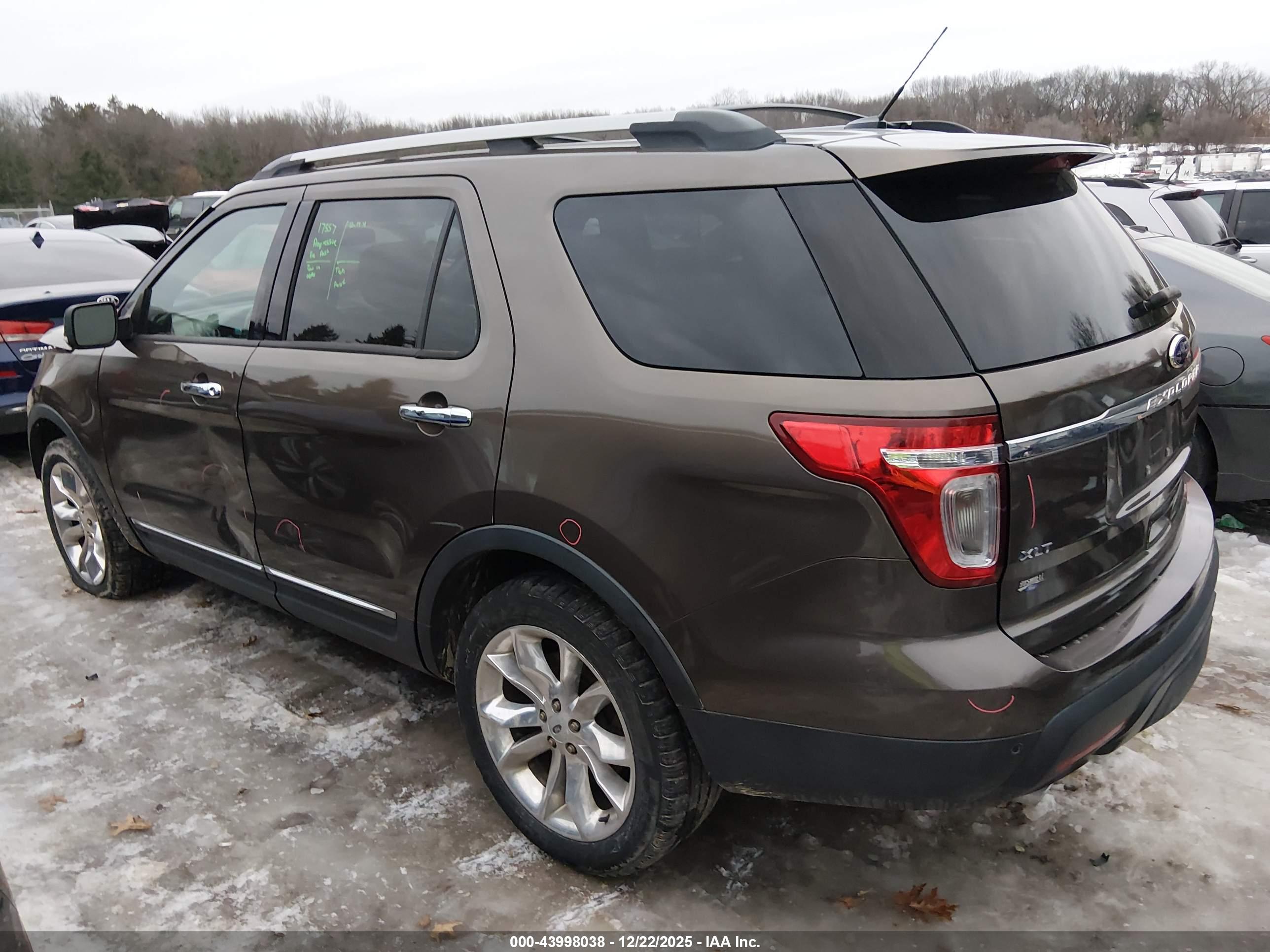 FORD EXPLORER image 3