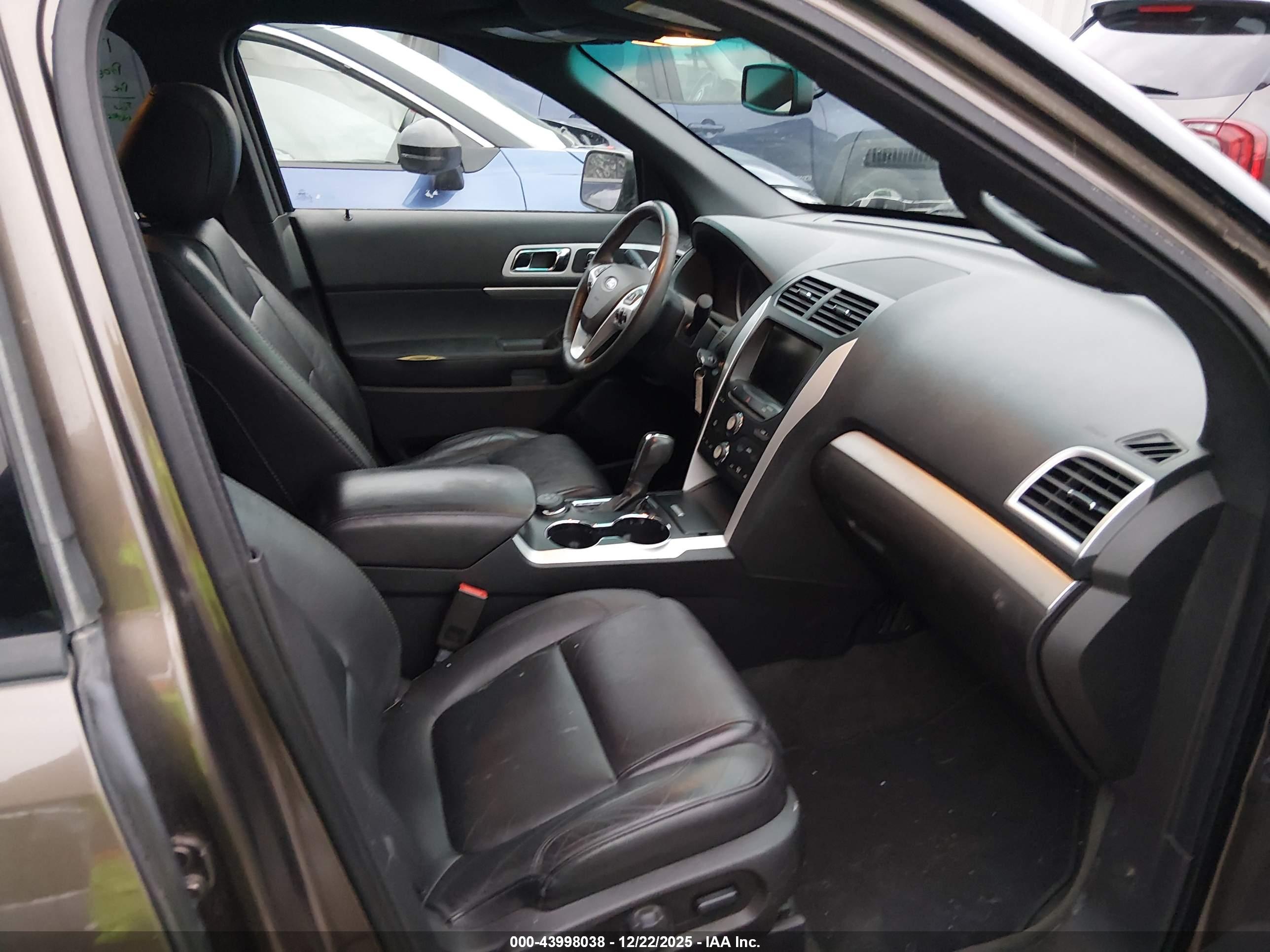 FORD EXPLORER image 5