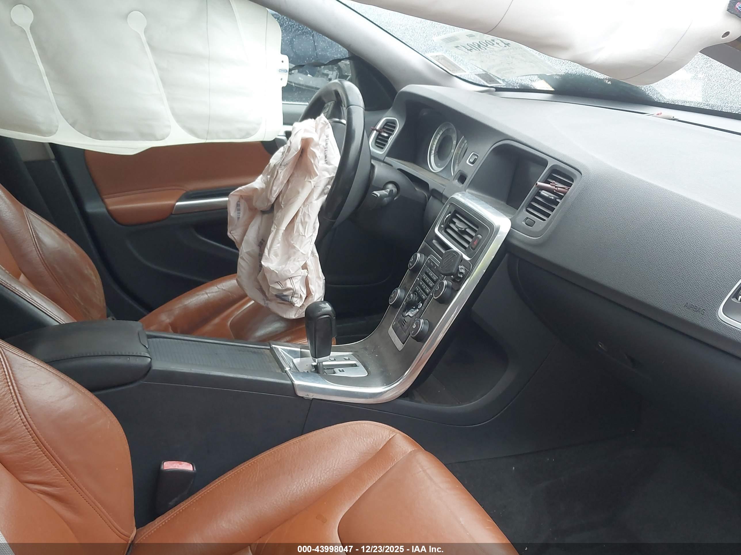 VOLVO S60 image 5