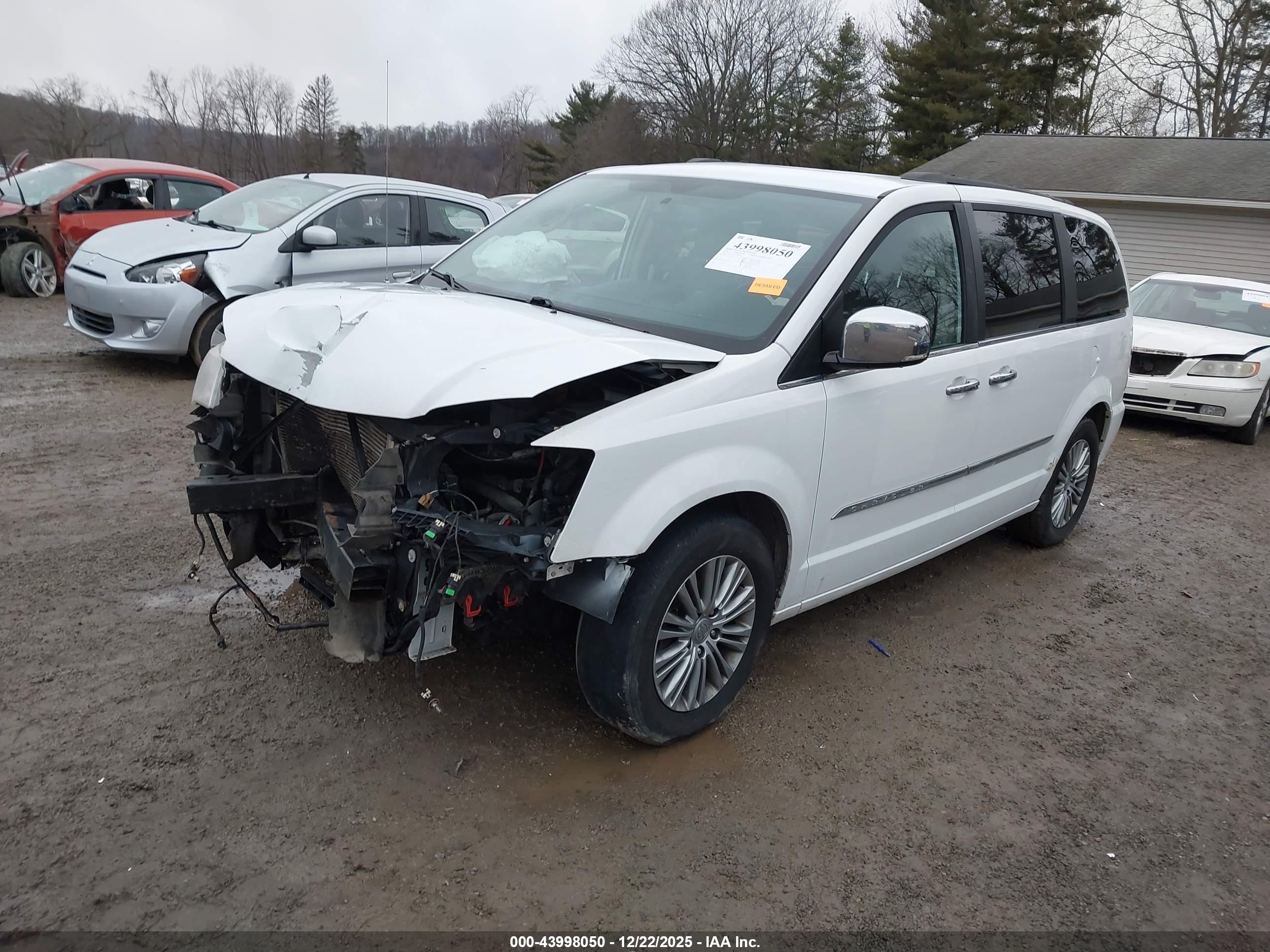 CHRYSLER TOWN image 2