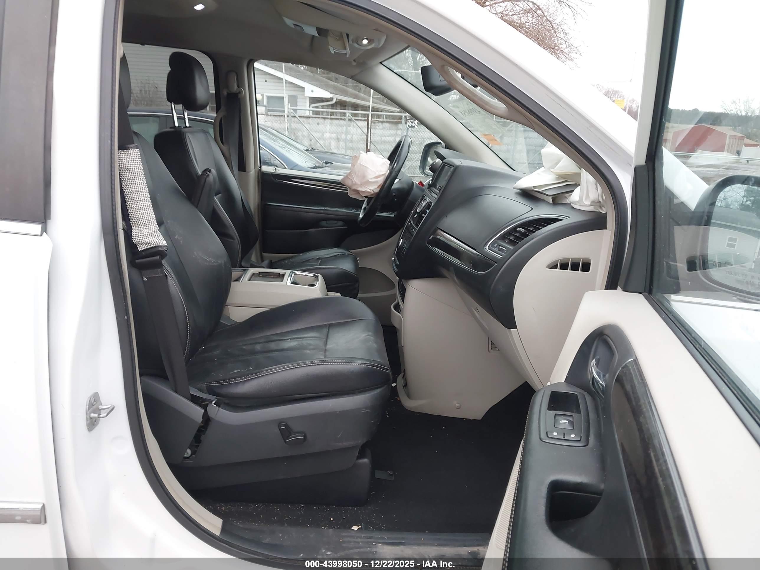 CHRYSLER TOWN image 5