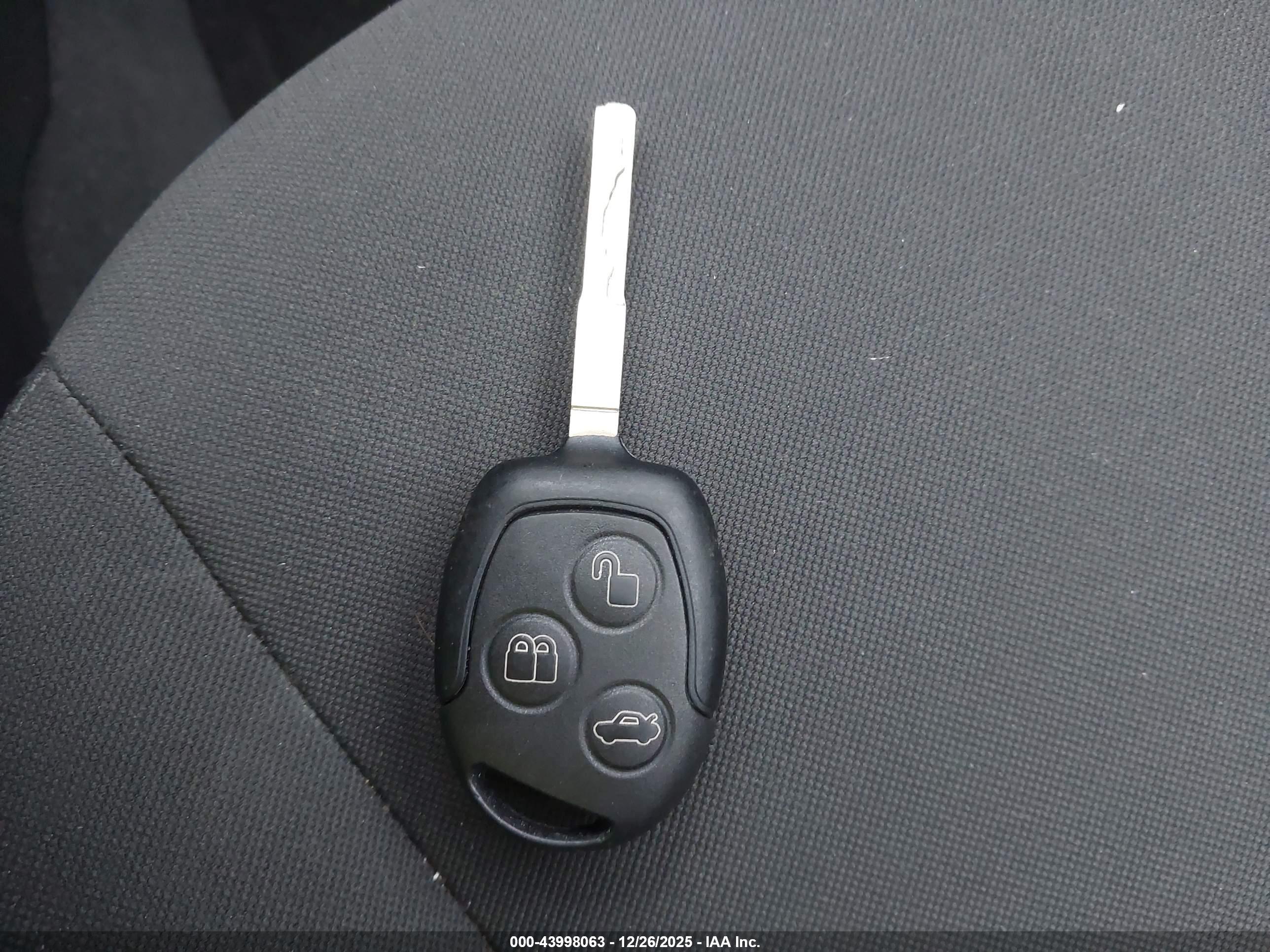 FORD FIESTA image 11