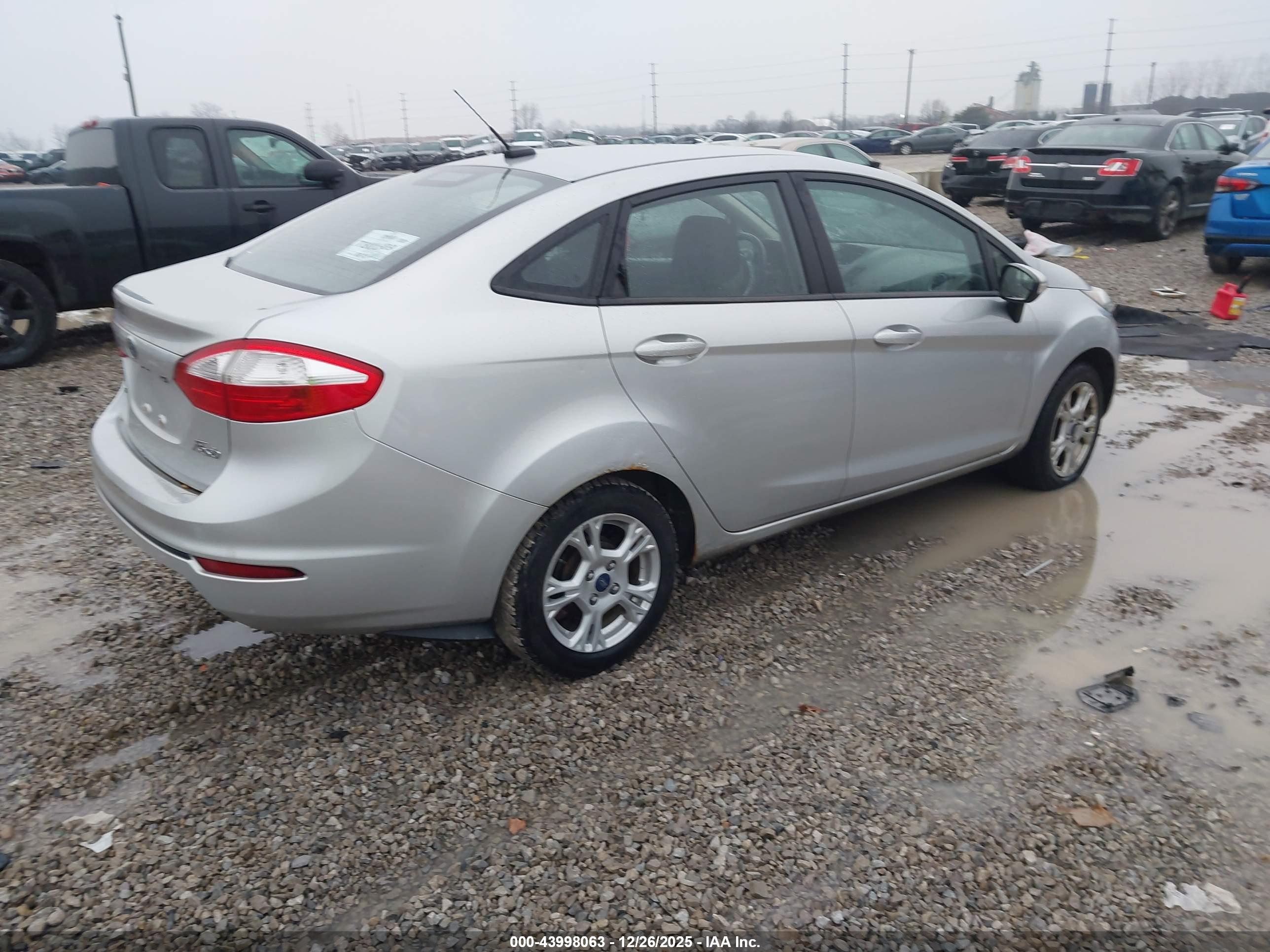 FORD FIESTA image 4