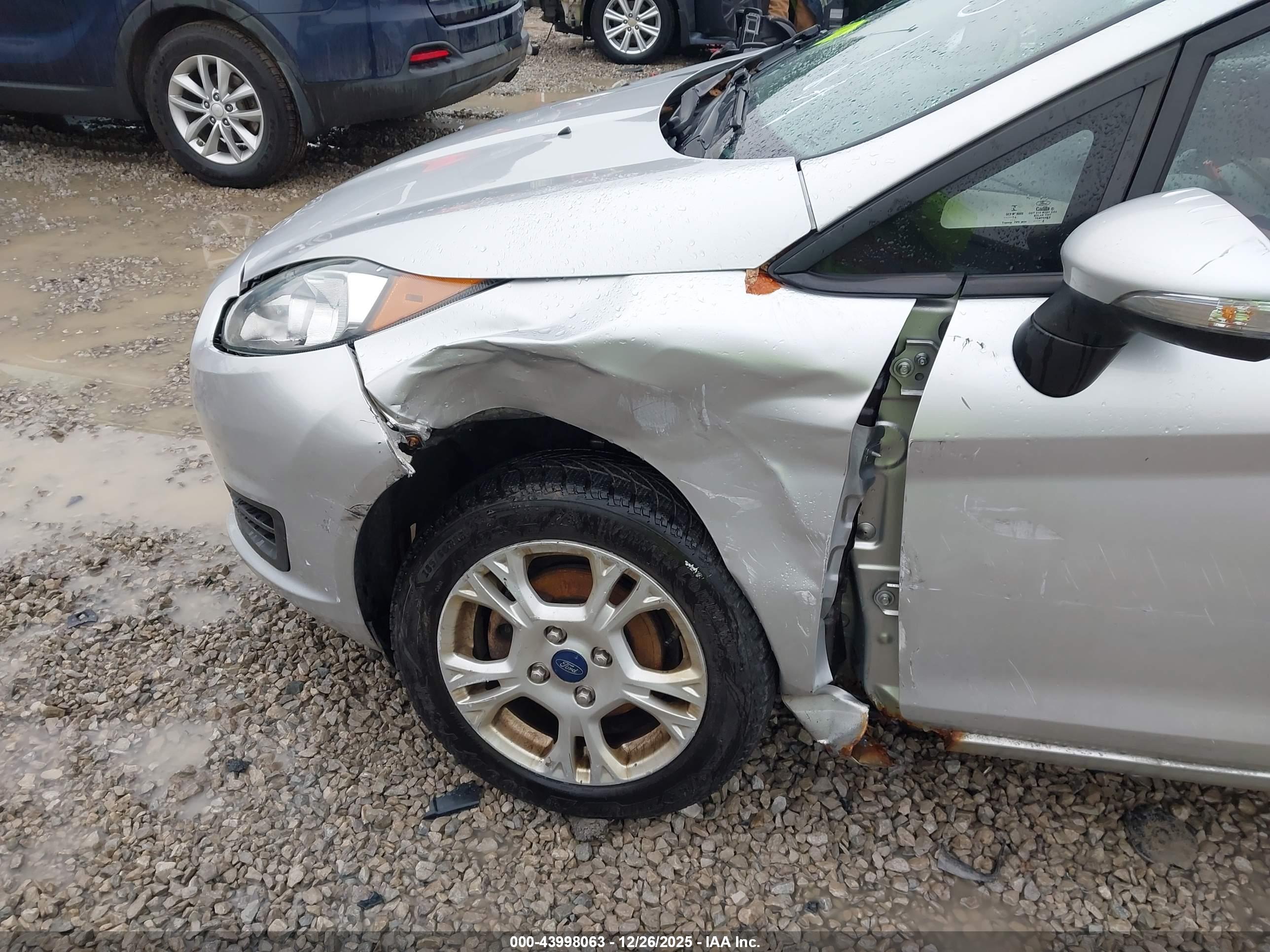 FORD FIESTA image 6