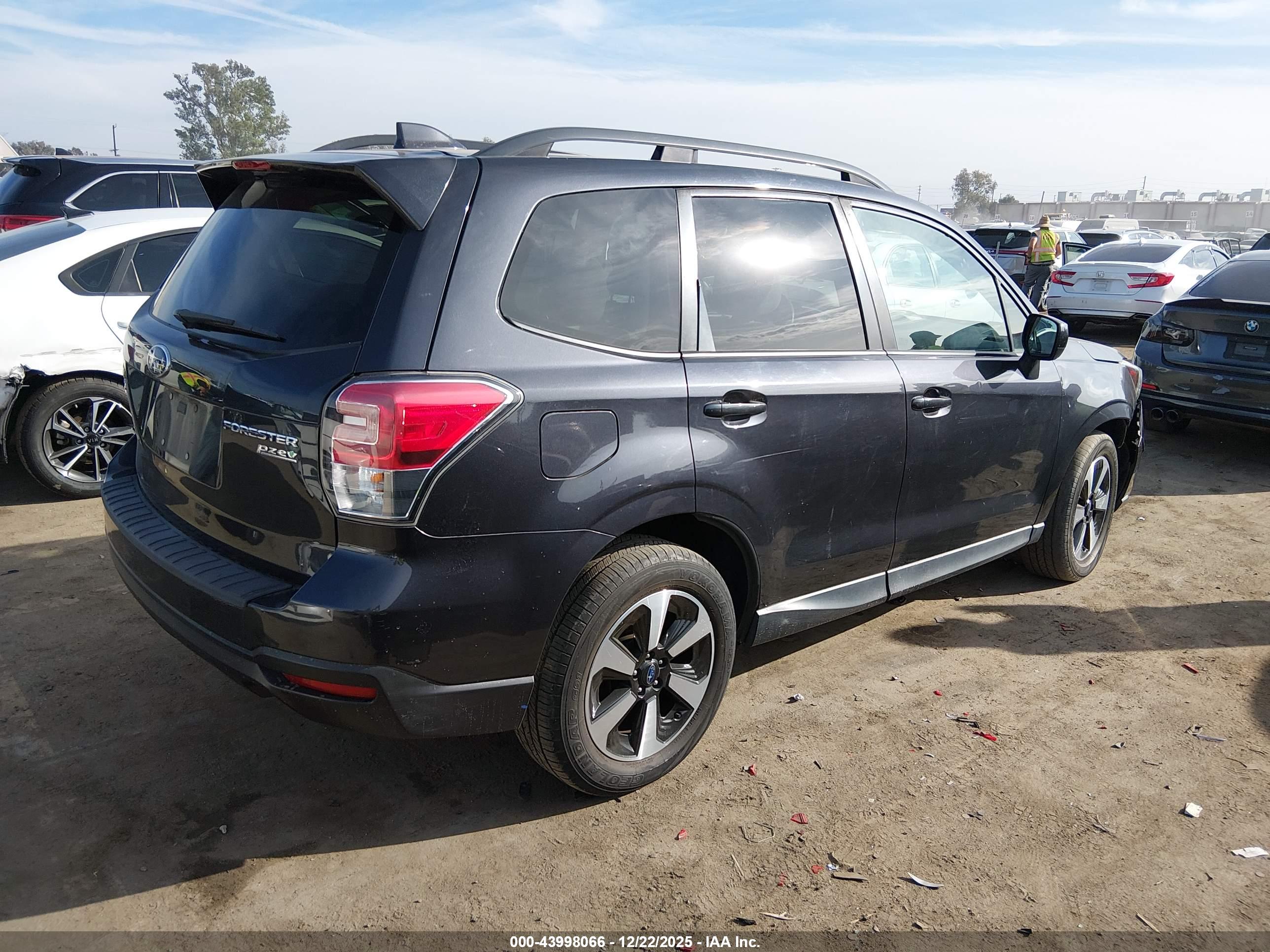 SUBARU FORESTER image 4