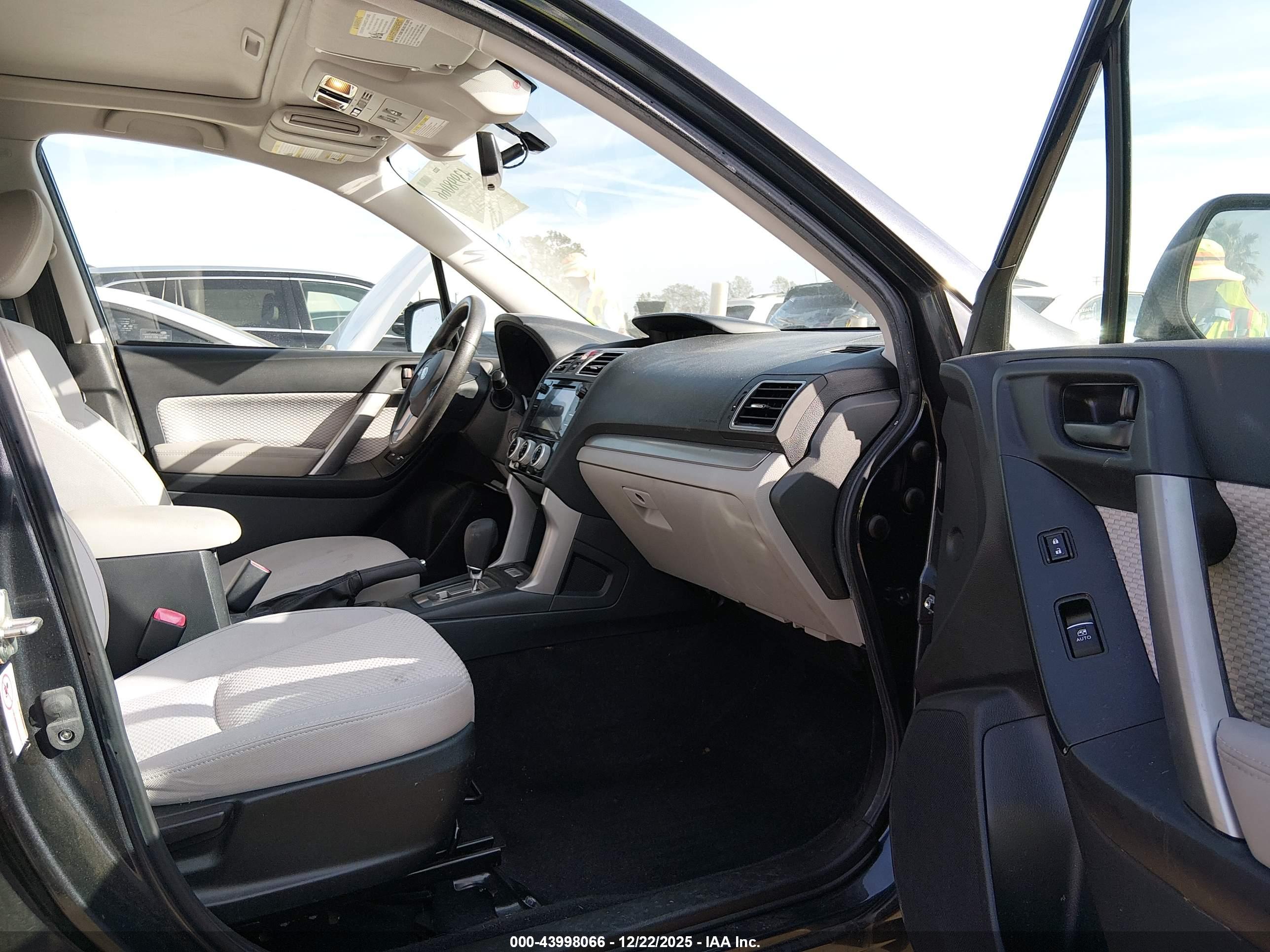 SUBARU FORESTER image 5