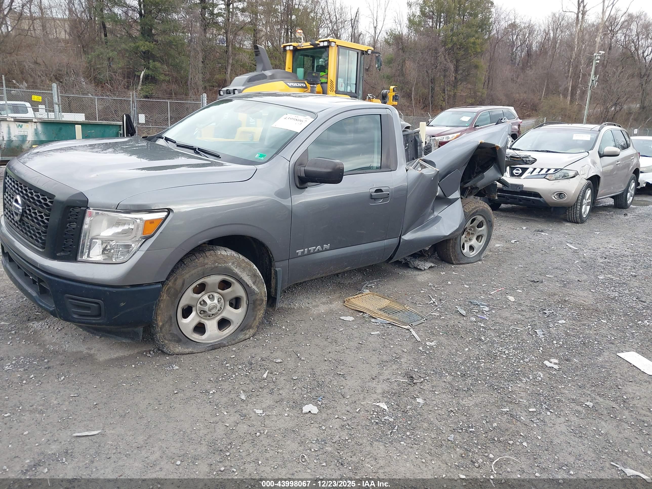 NISSAN TITAN image 2