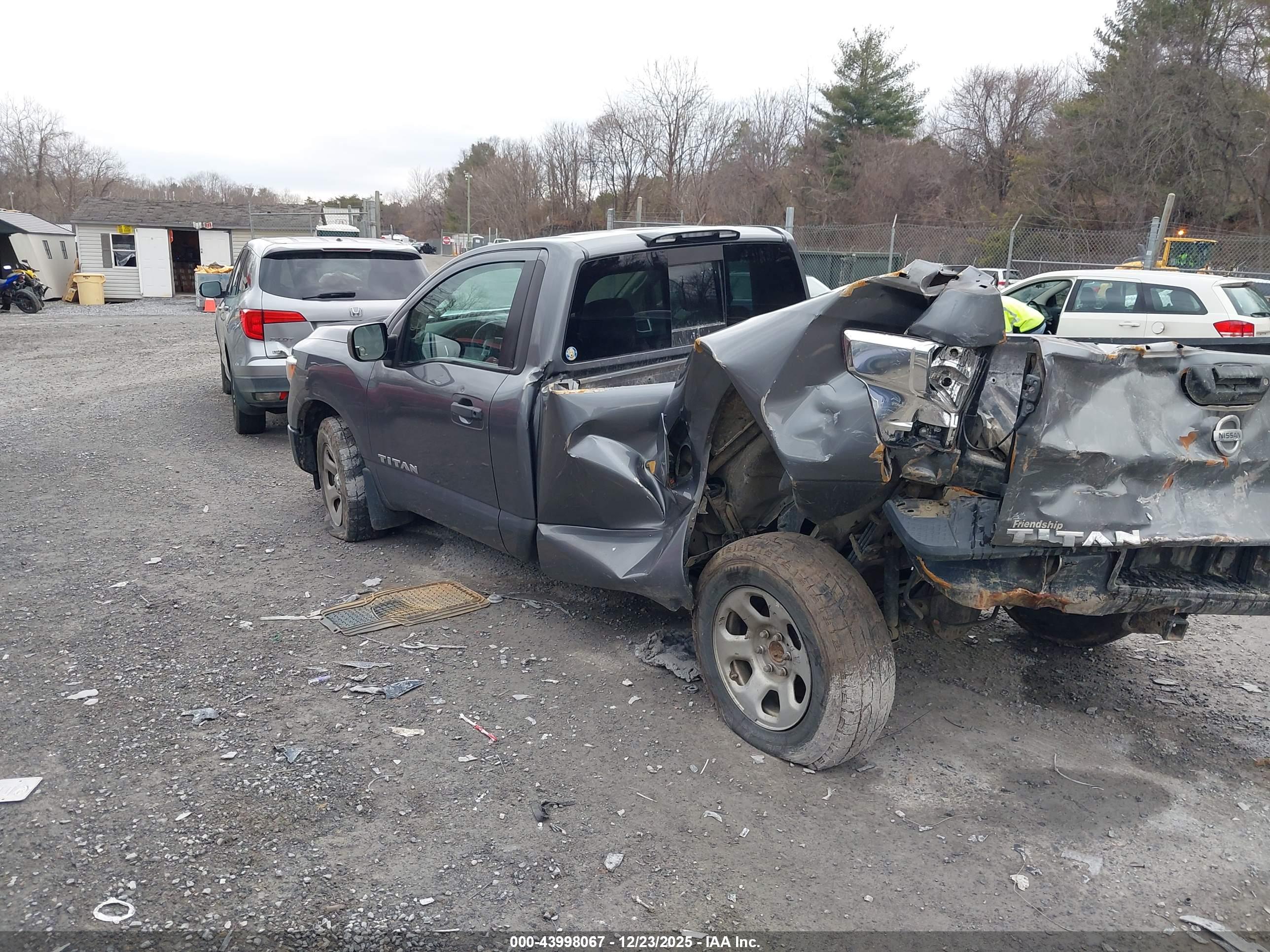 NISSAN TITAN image 3